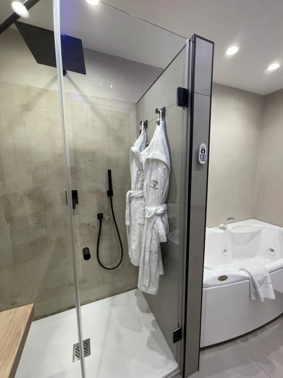 Shower in Marty Luxury B&B