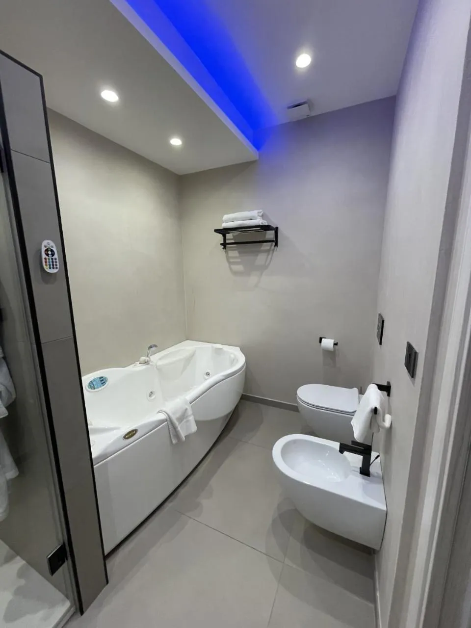 Shower in Marty Luxury B&B