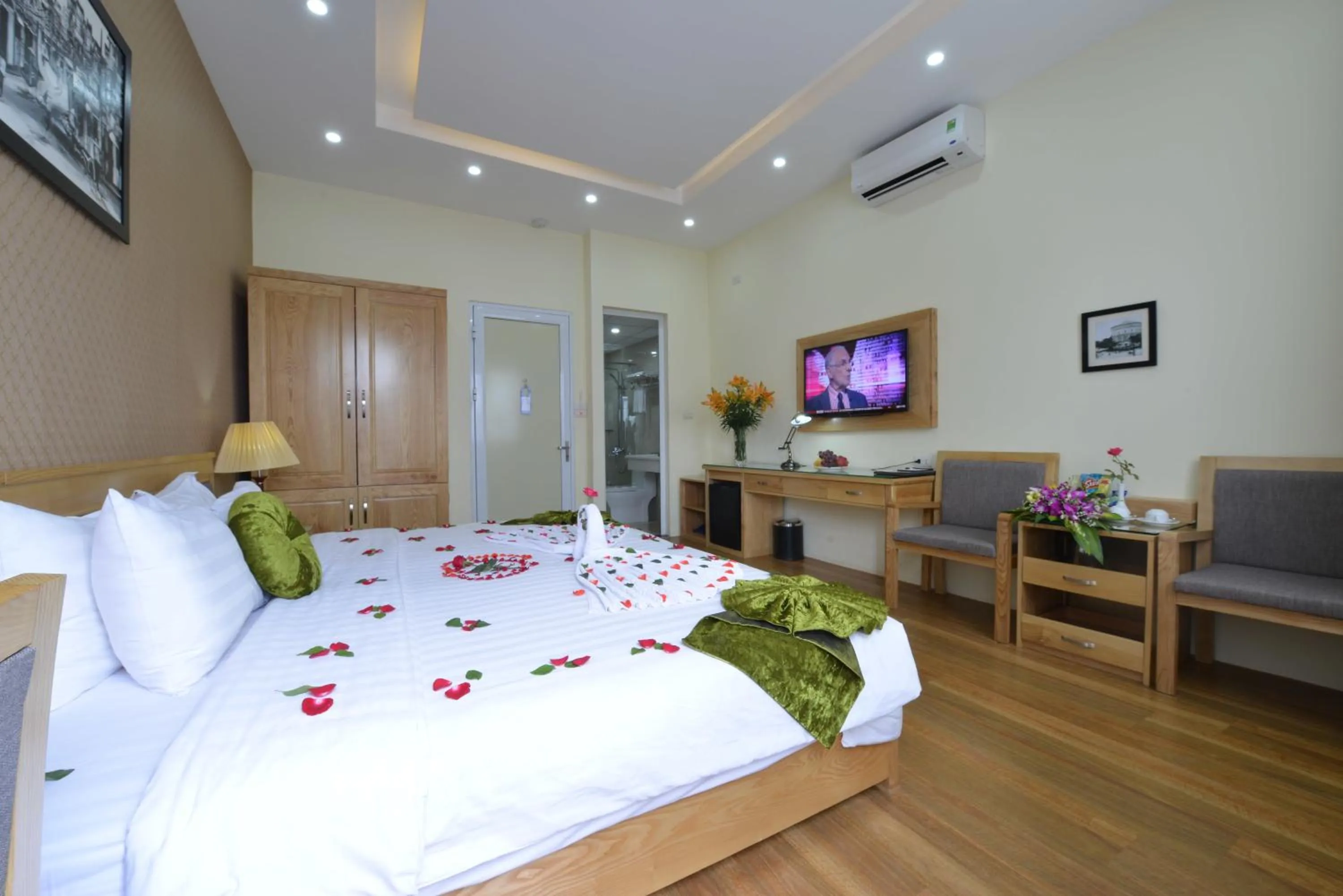 Photo of the whole room, Bed in Blue Hanoi Inn Hotel