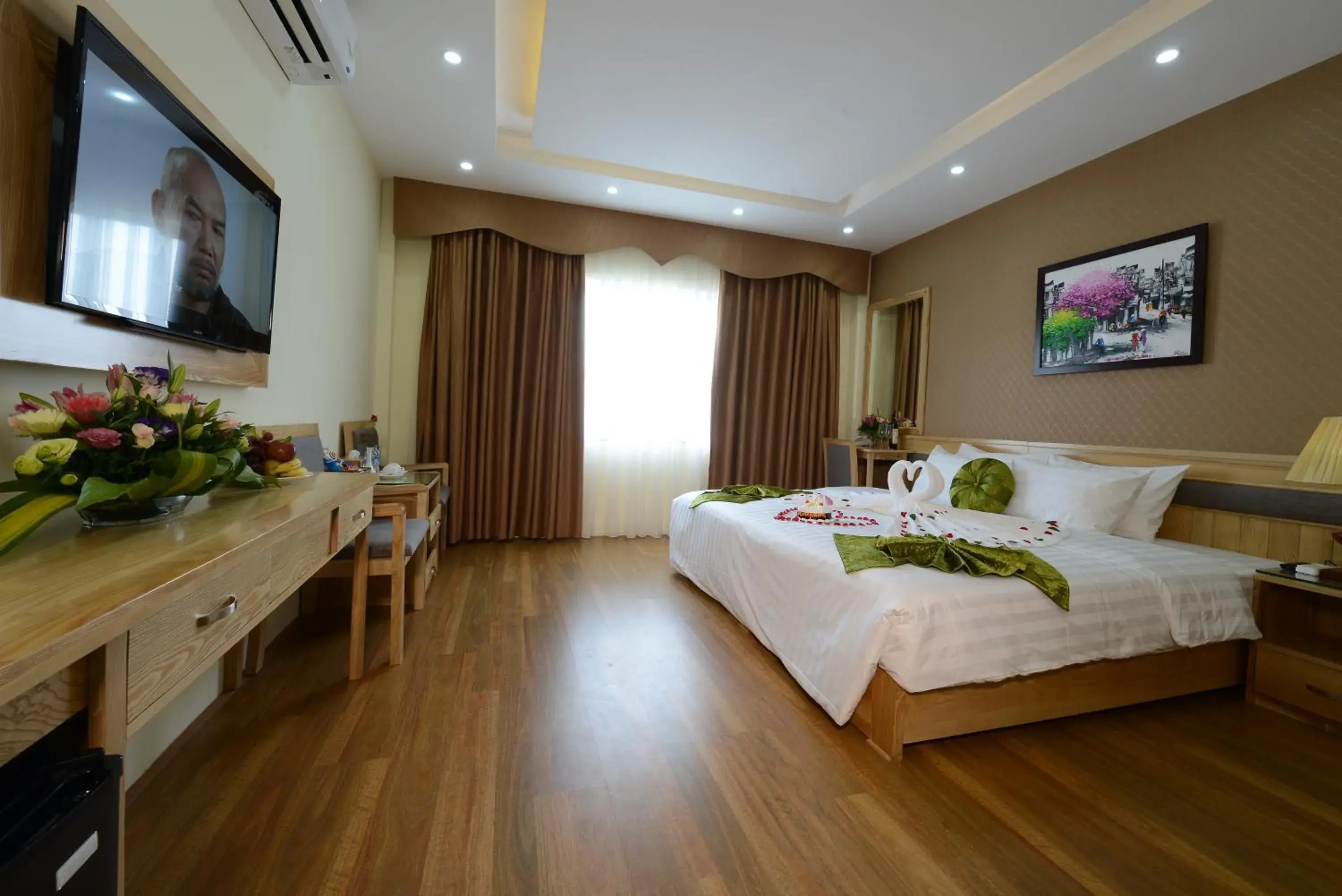 Honeymoon Suite in Blue Hanoi Inn Hotel Honeymoon Suite in Blue Hanoi Inn Hotel