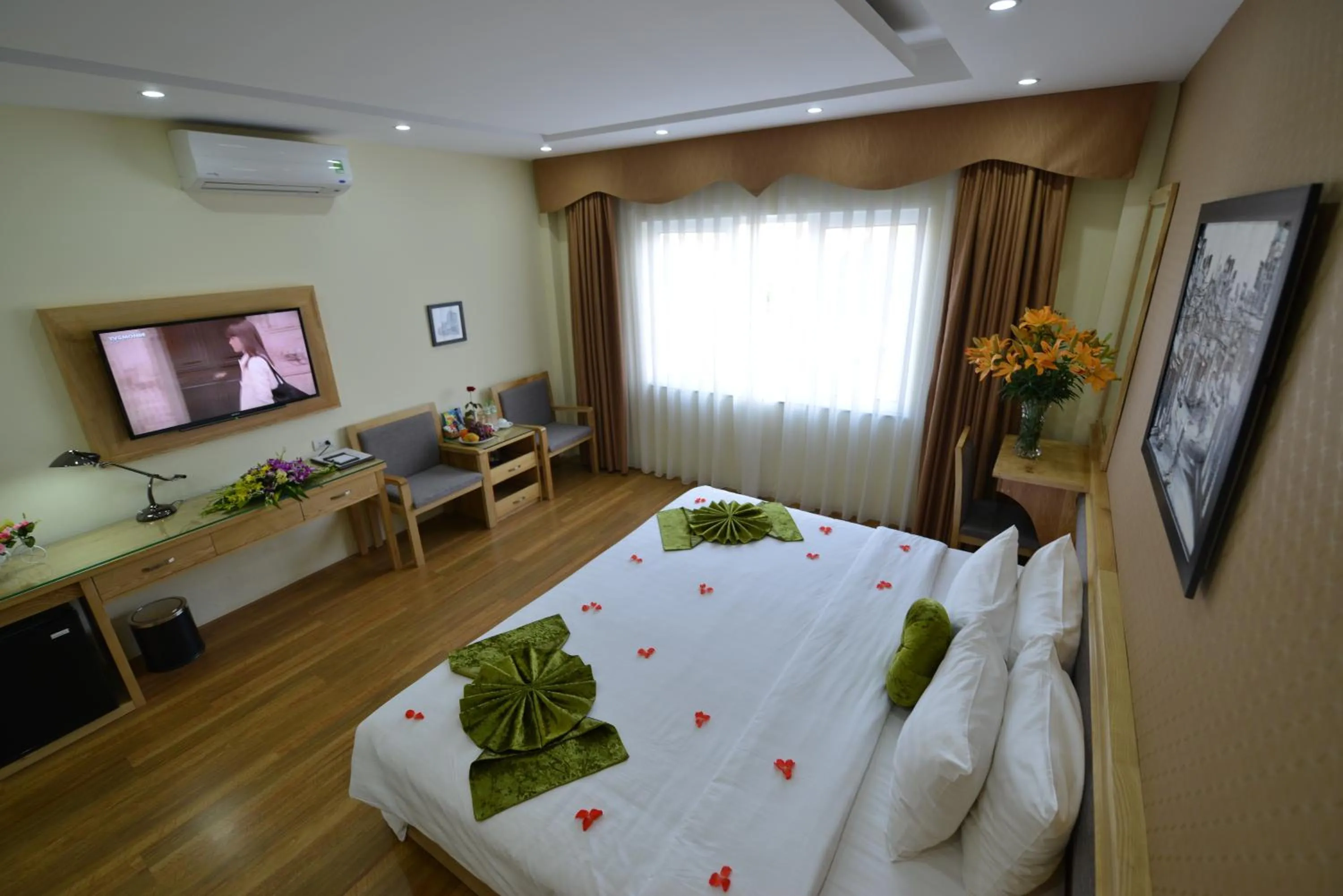 Day, Bed in Blue Hanoi Inn Hotel