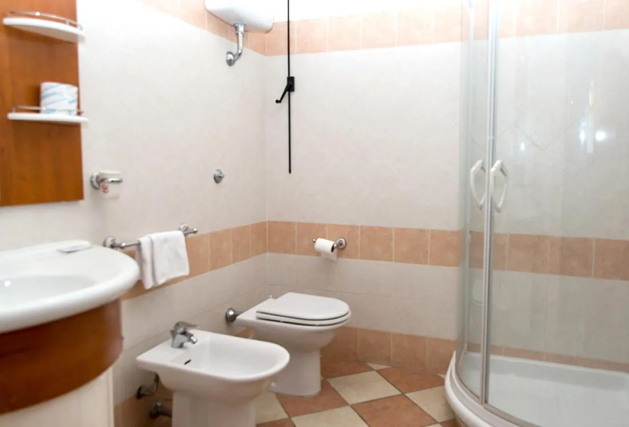 Shower in Hotel Villa Aurora