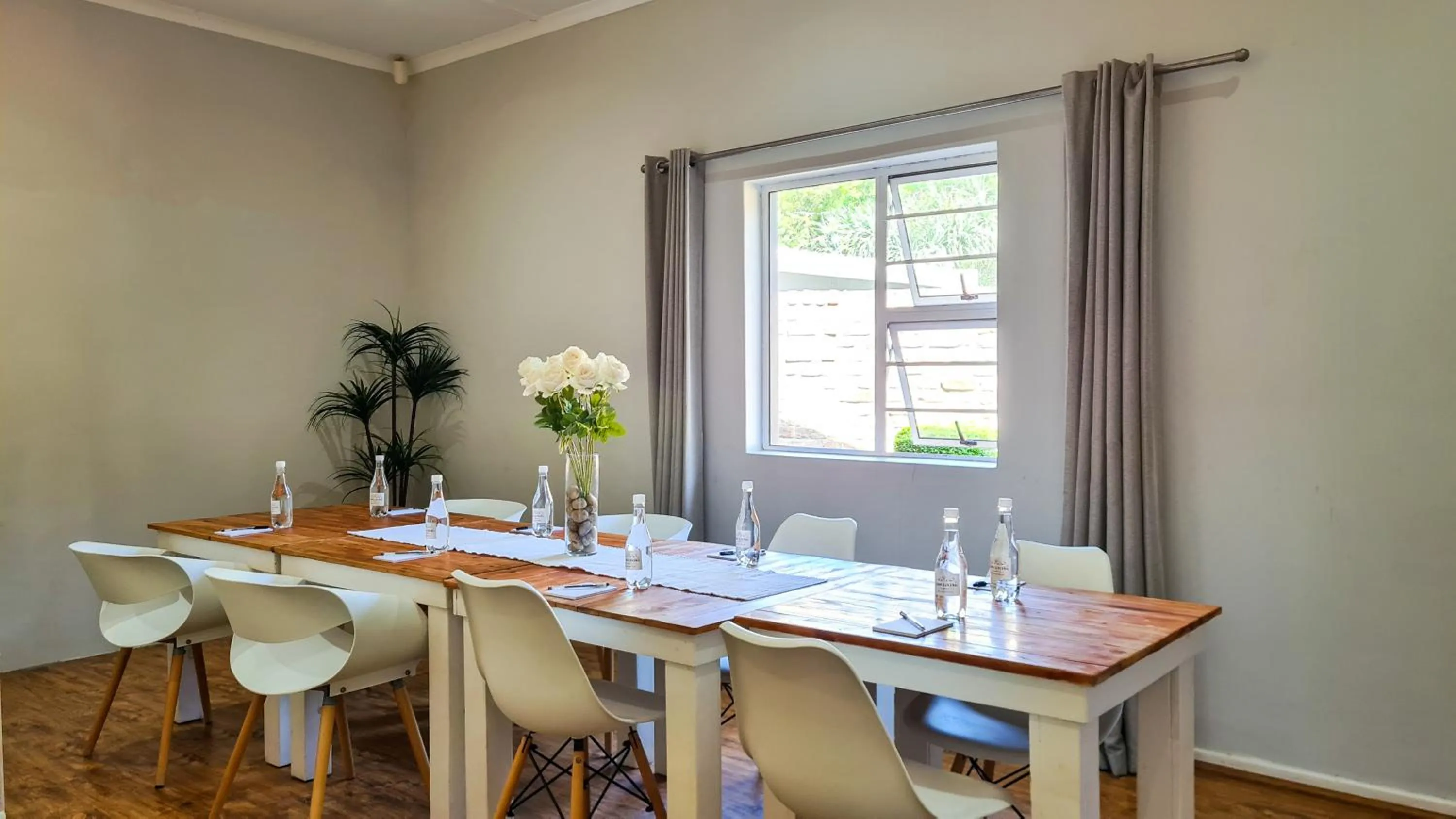 Meeting/conference room in Lido Living