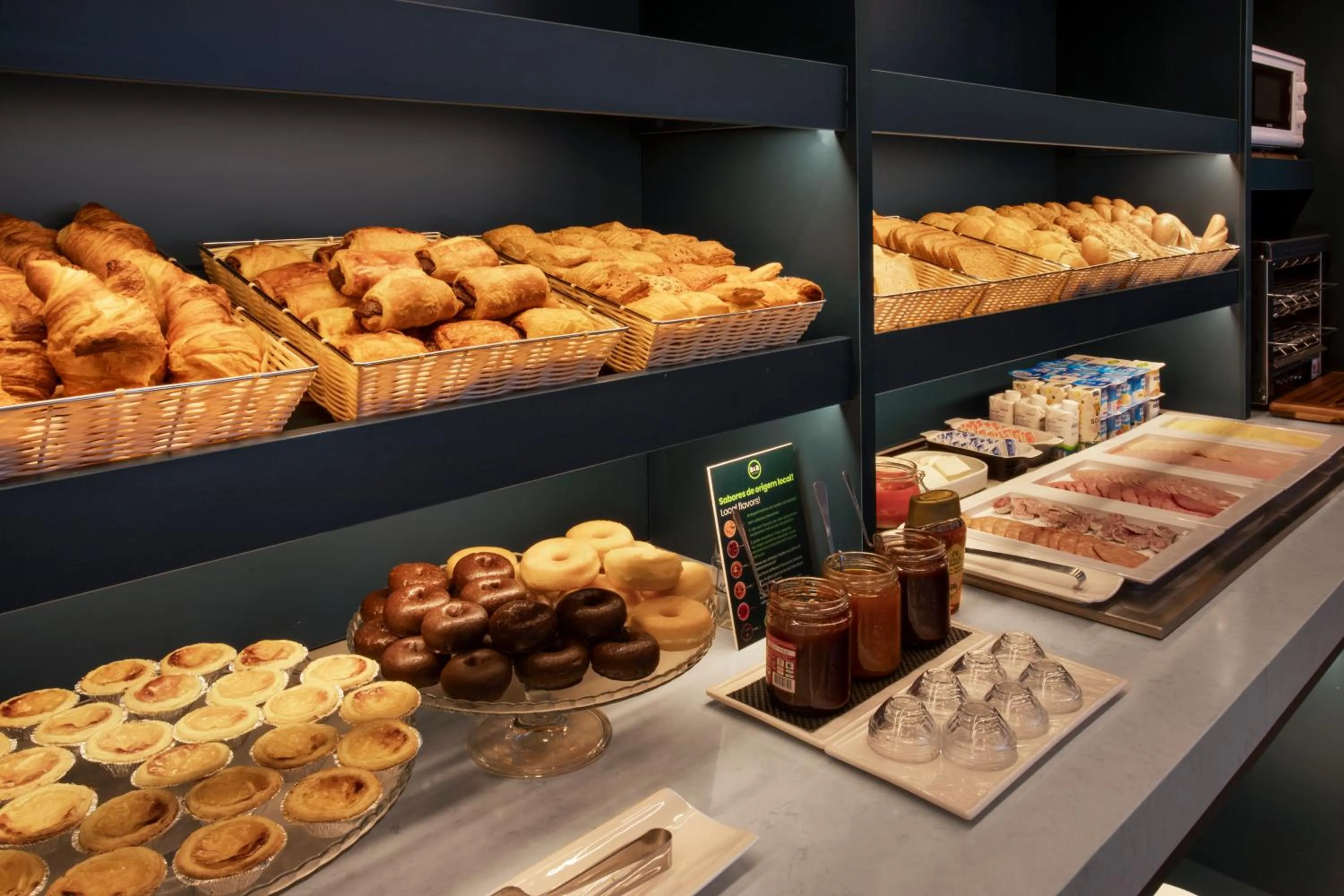 Breakfast in B&B HOTEL Figueira Da Foz