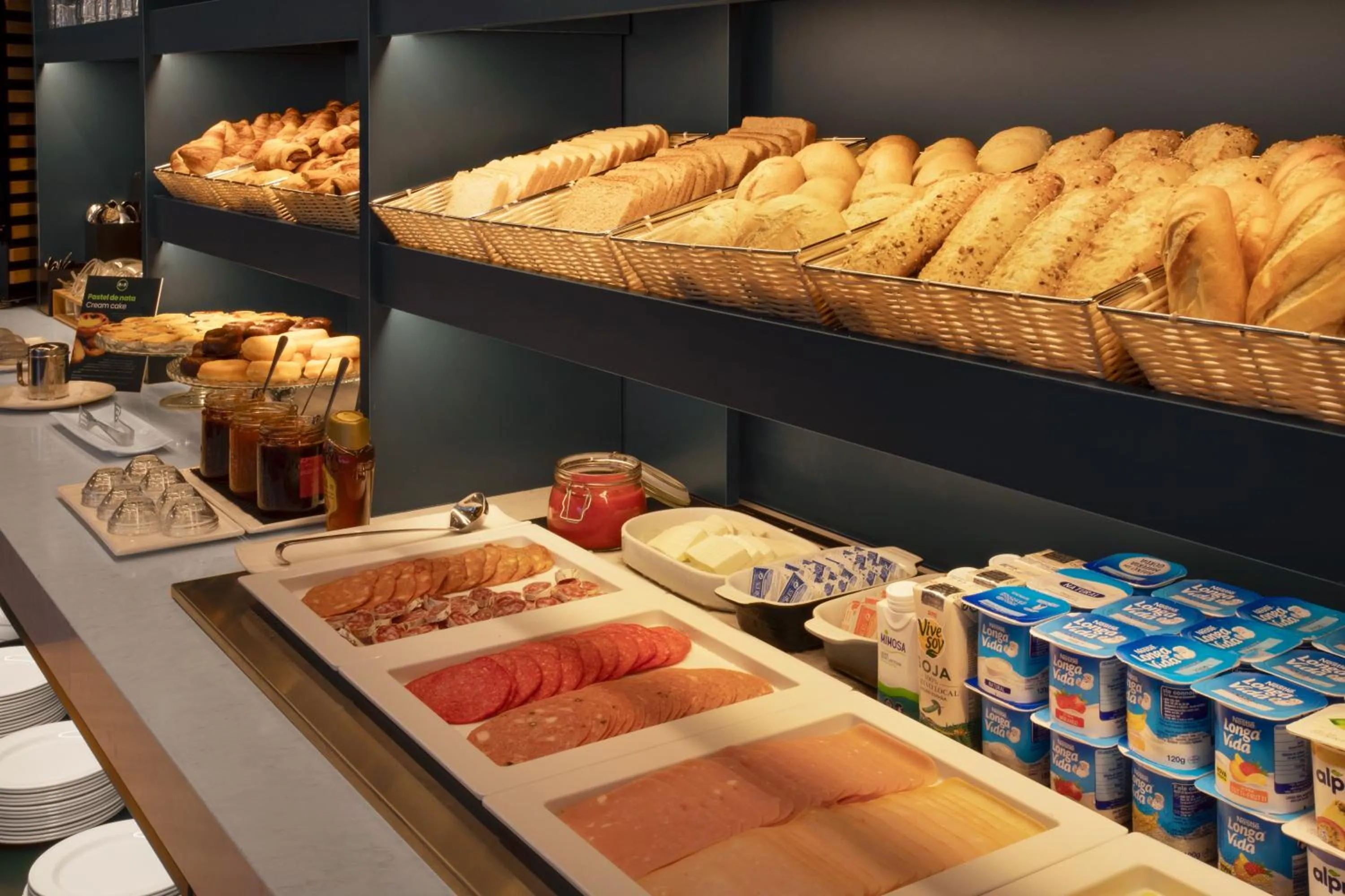 Breakfast in B&B HOTEL Figueira Da Foz