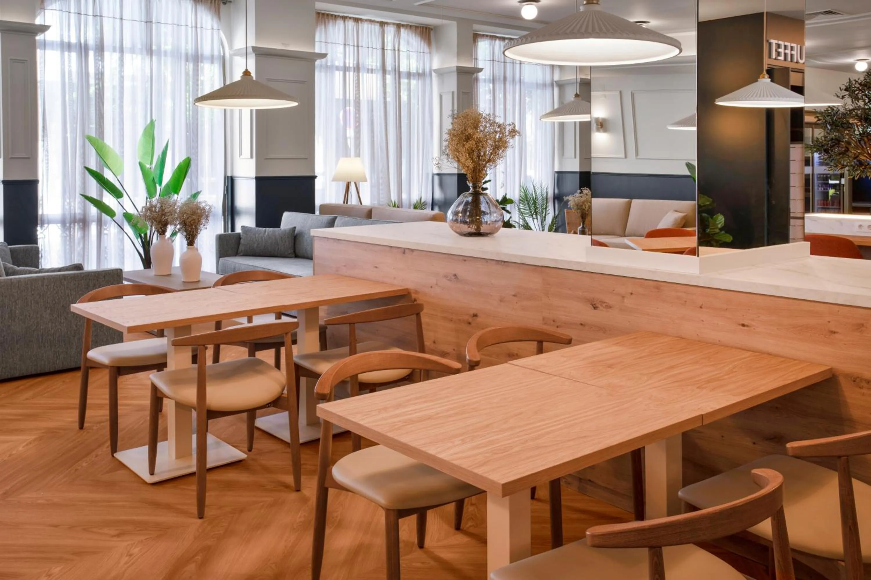 Dining area in B&B HOTEL Figueira Da Foz