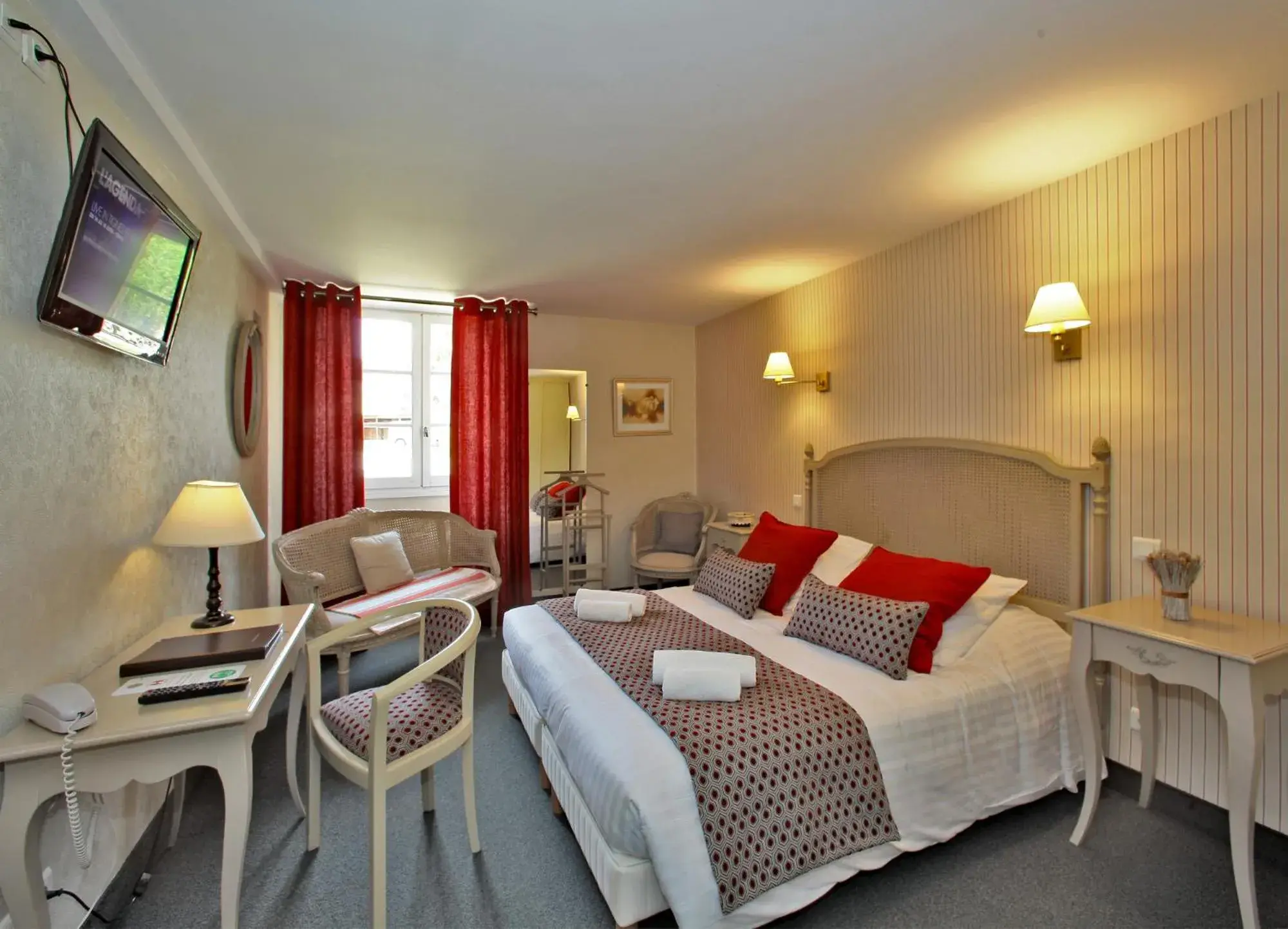 Superior Double Room in Hôtel Le Madrigal Superior Double Room in Hôtel Le Madrigal