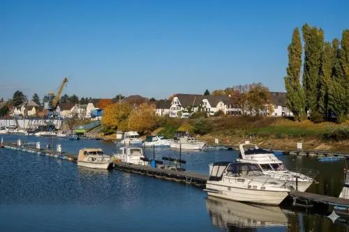 Rhein River Guesthouse - direkt am Rhein