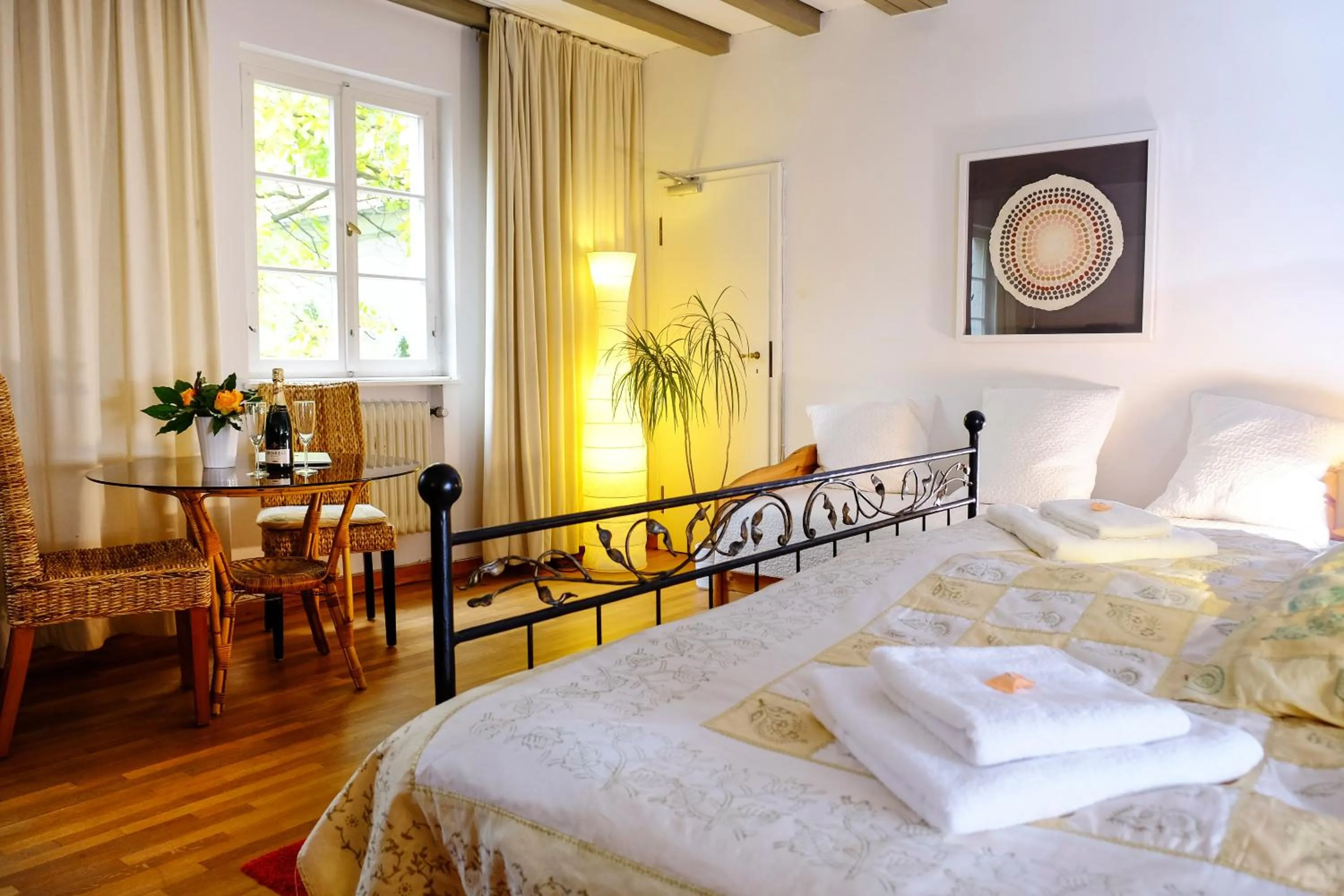 Bed in Rhein River Guesthouse - direkt am Rhein