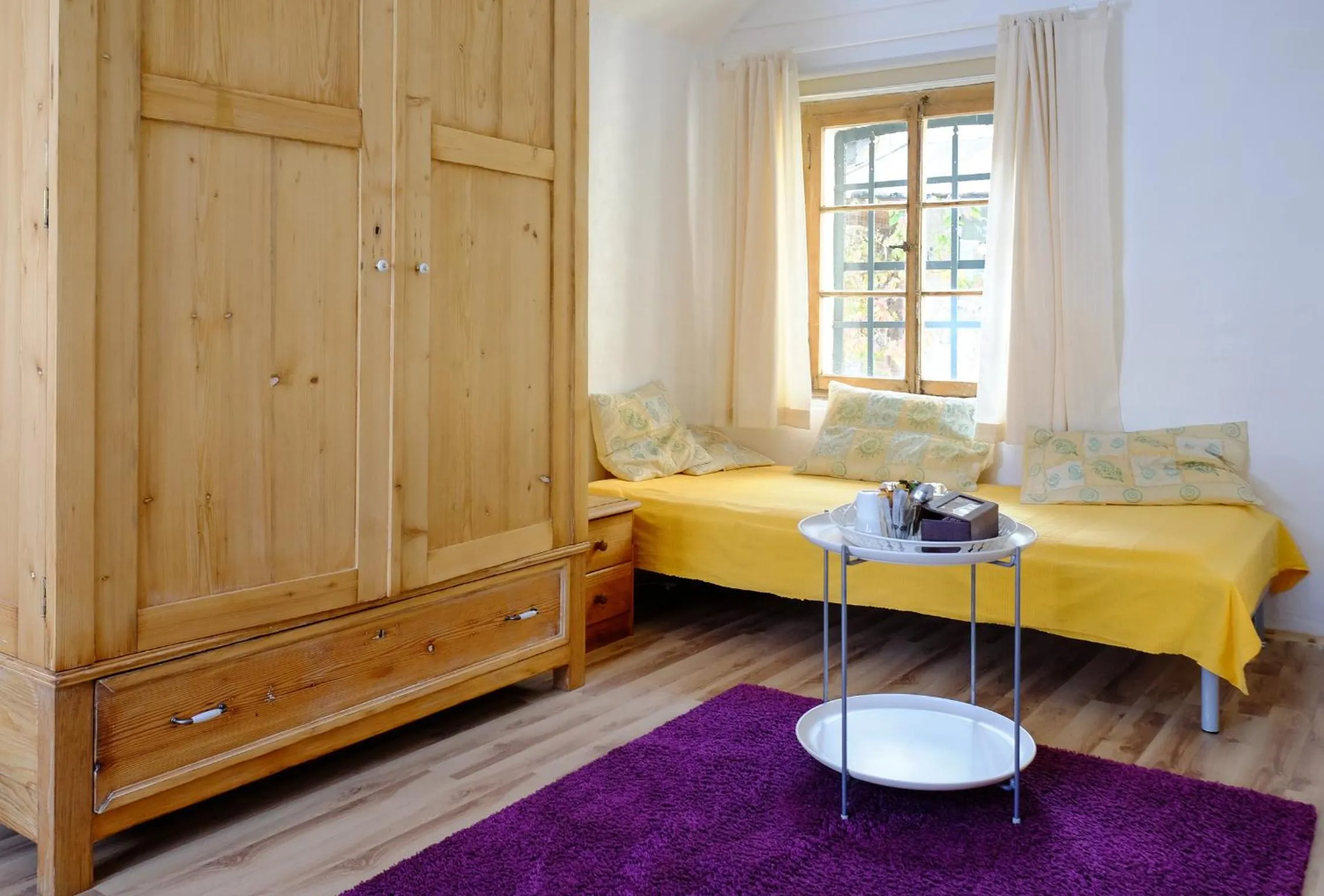 Bedroom, Bed in Rhein River Guesthouse - direkt am Rhein