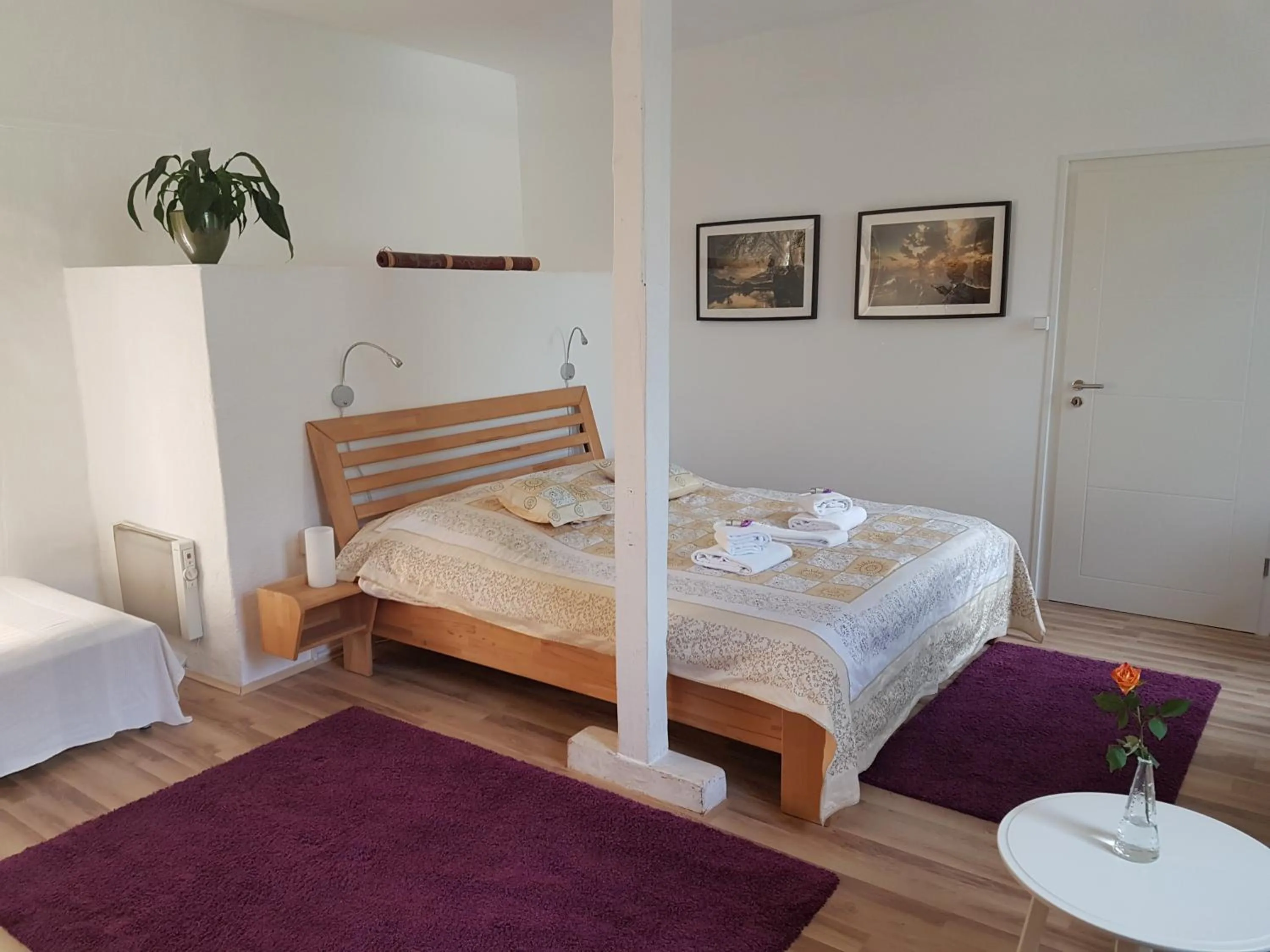 Bed in Rhein River Guesthouse - direkt am Rhein
