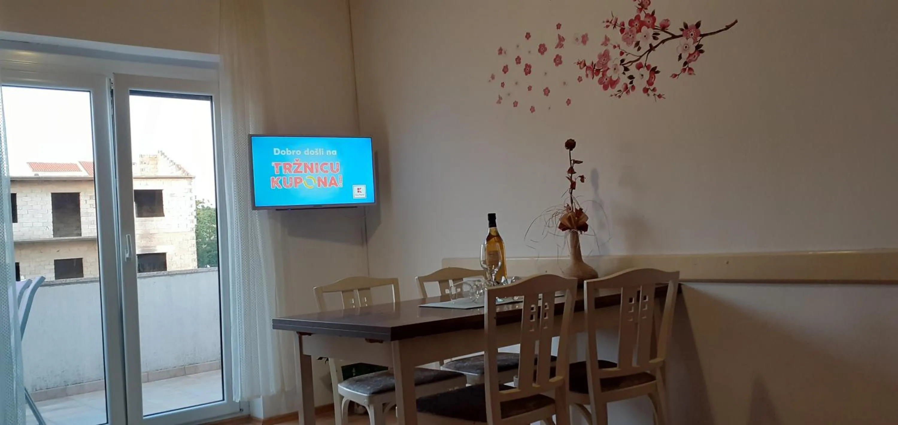 Dining area in Apartments Mima