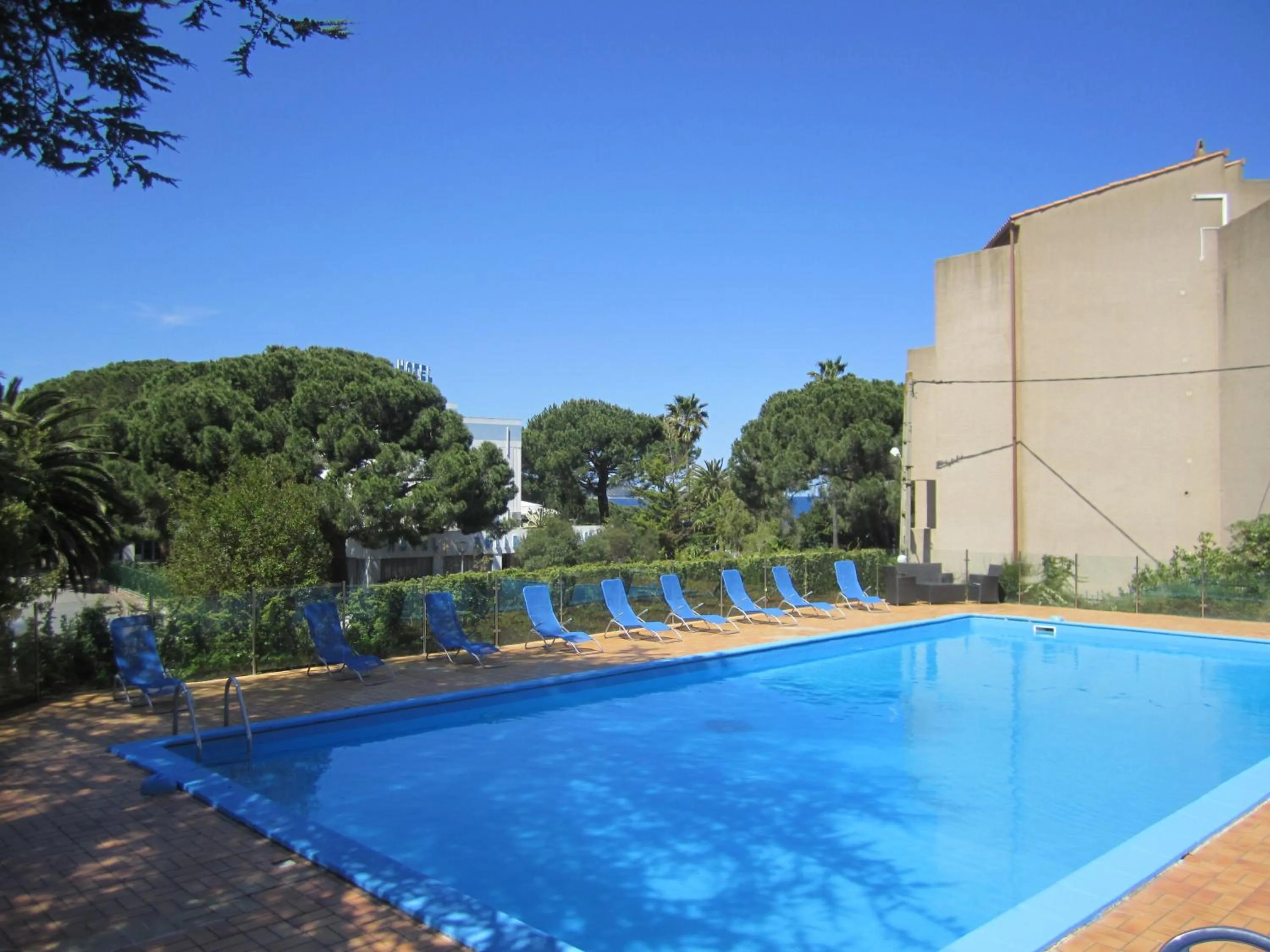 Balcony/Terrace, Swimming Pool in Hotel Madame Mere