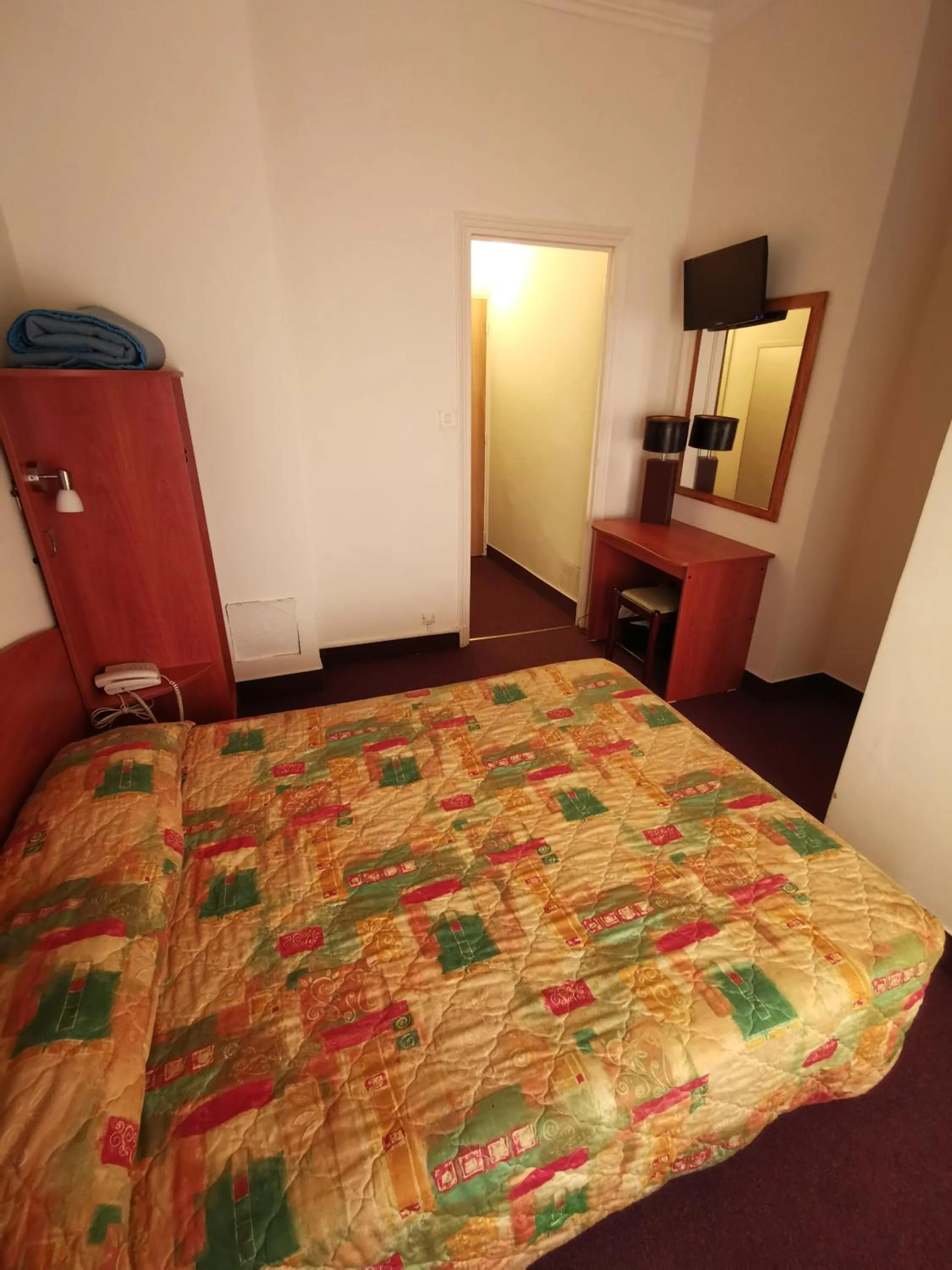 Bed in Hotel Madame Mere