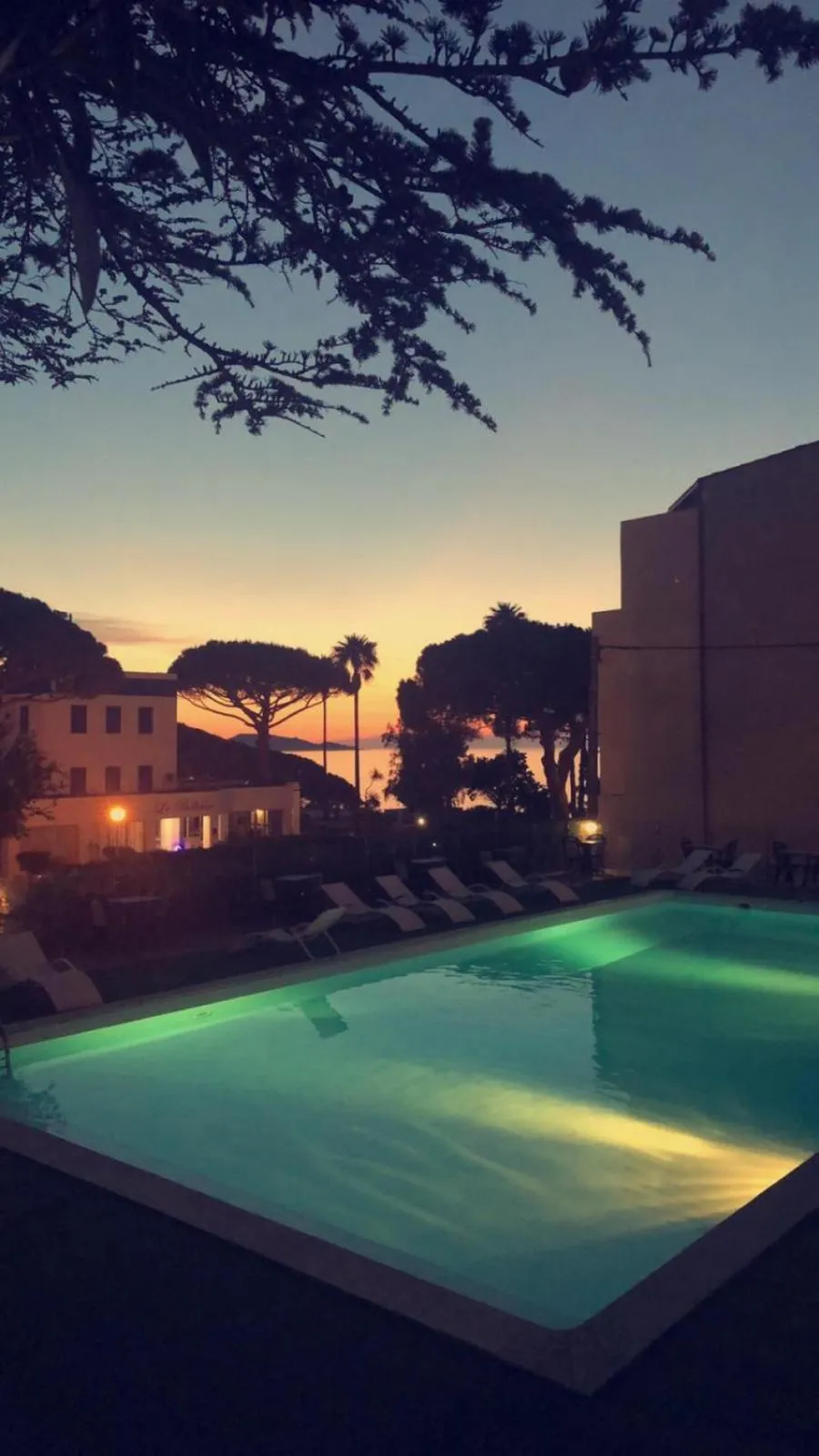 Swimming Pool in Hotel Madame Mere