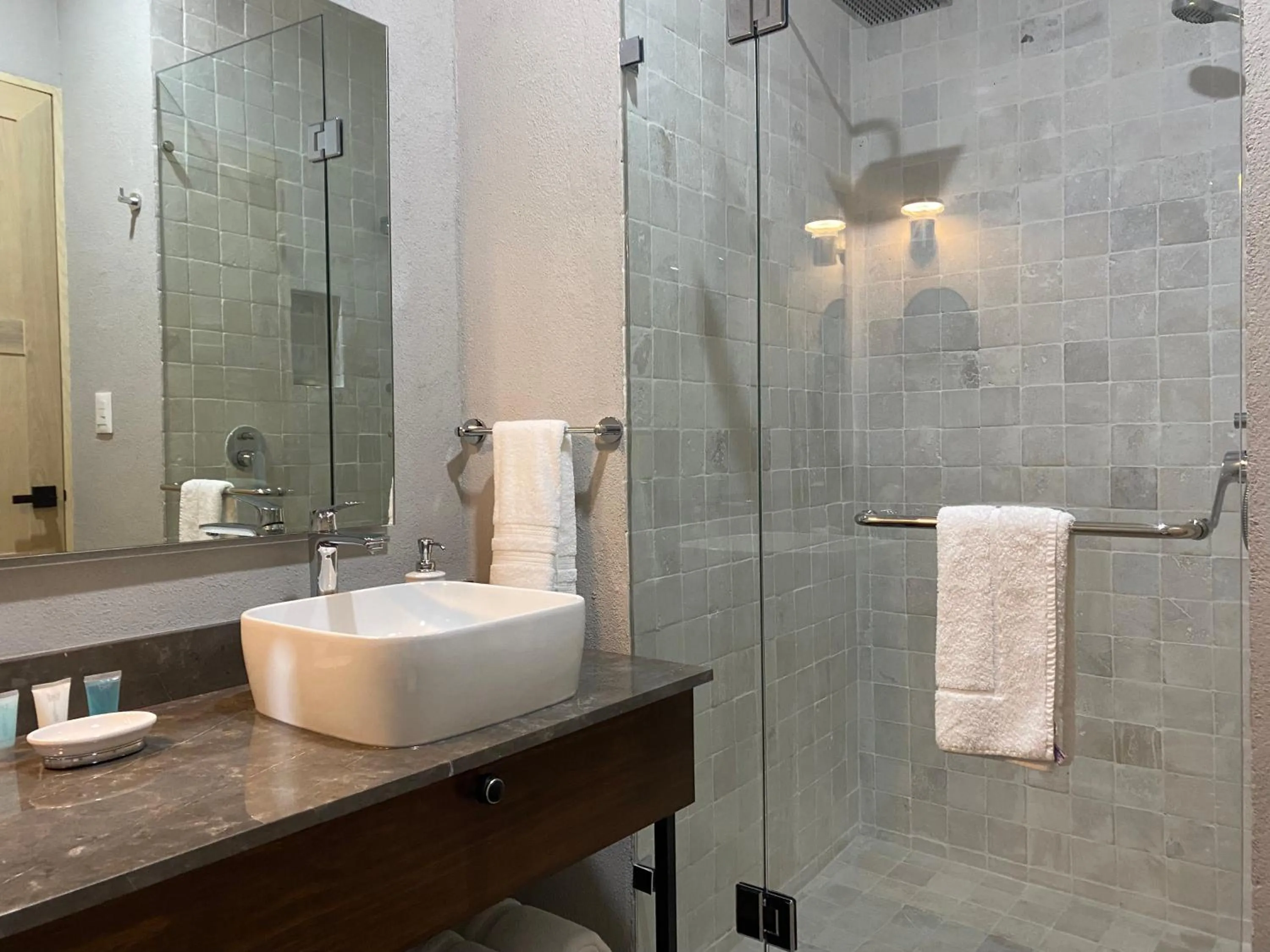 Bath in Hotel Casa Once