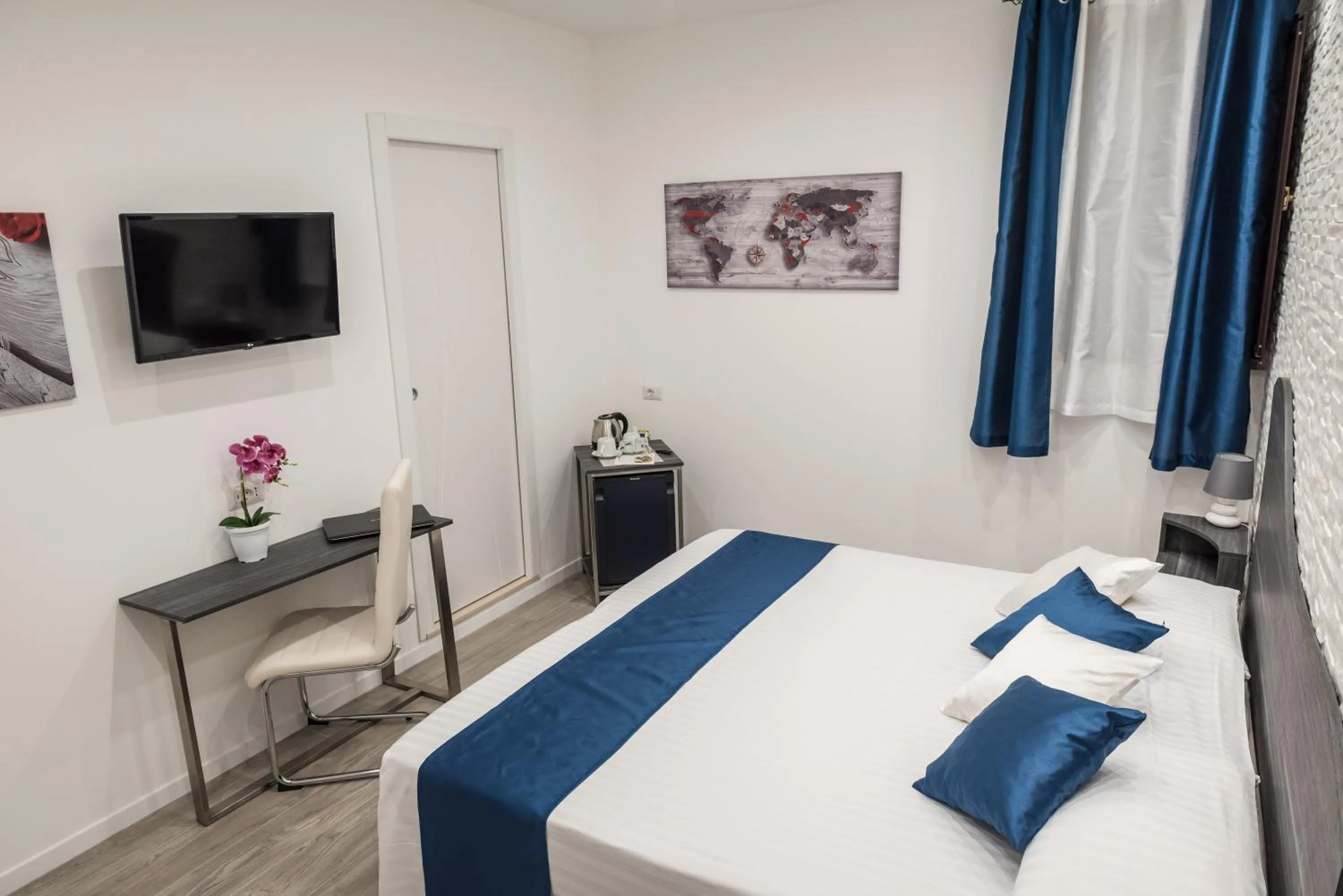 Photo of the whole room in B&B Elegance