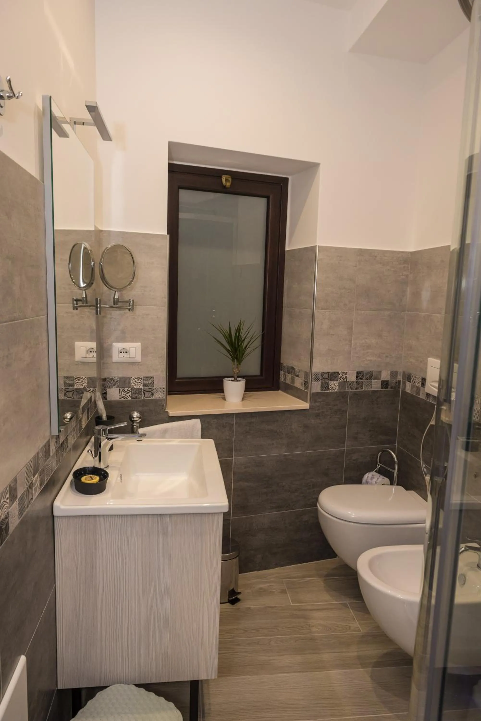 Shower in B&B Elegance