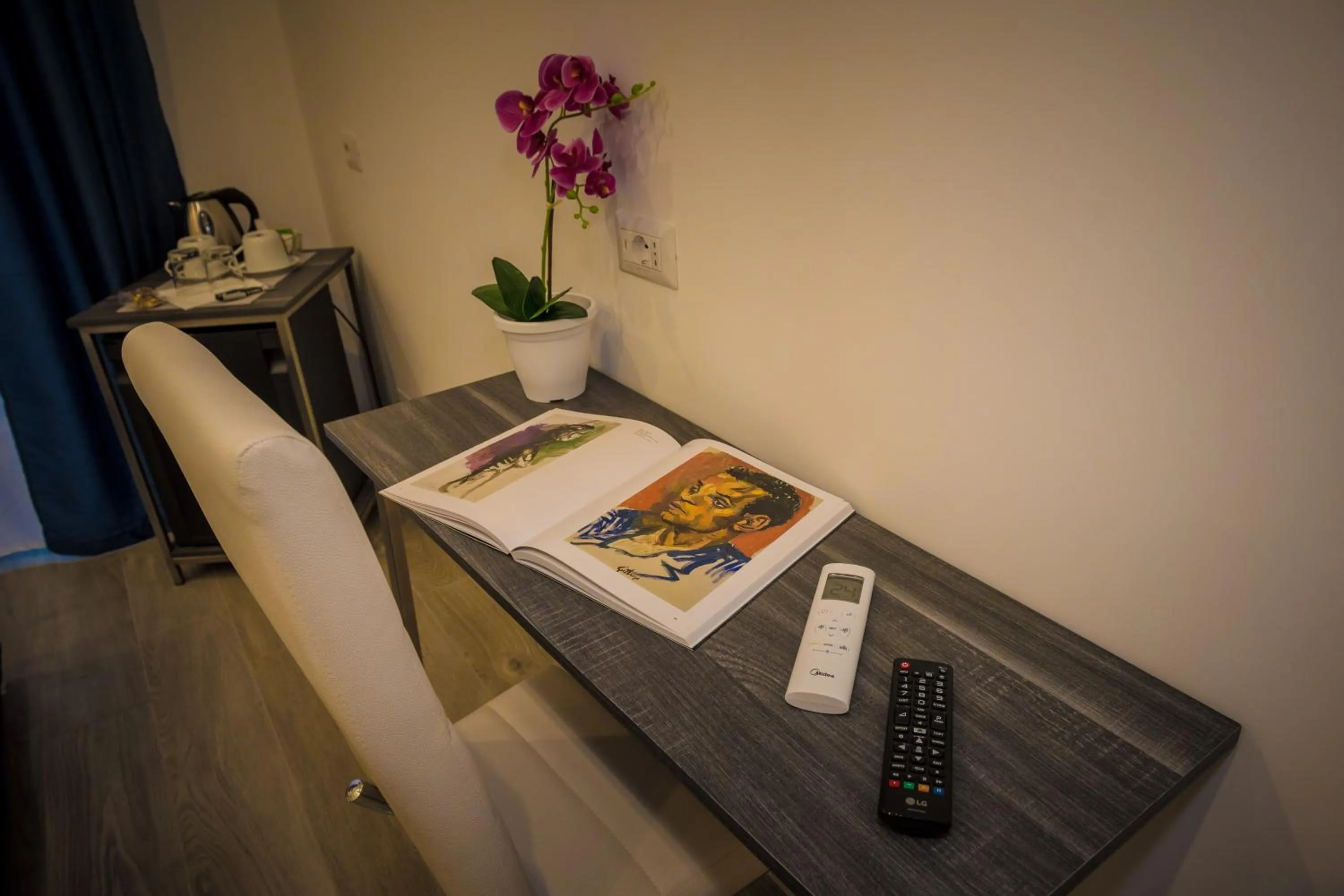 Other in B&B Elegance