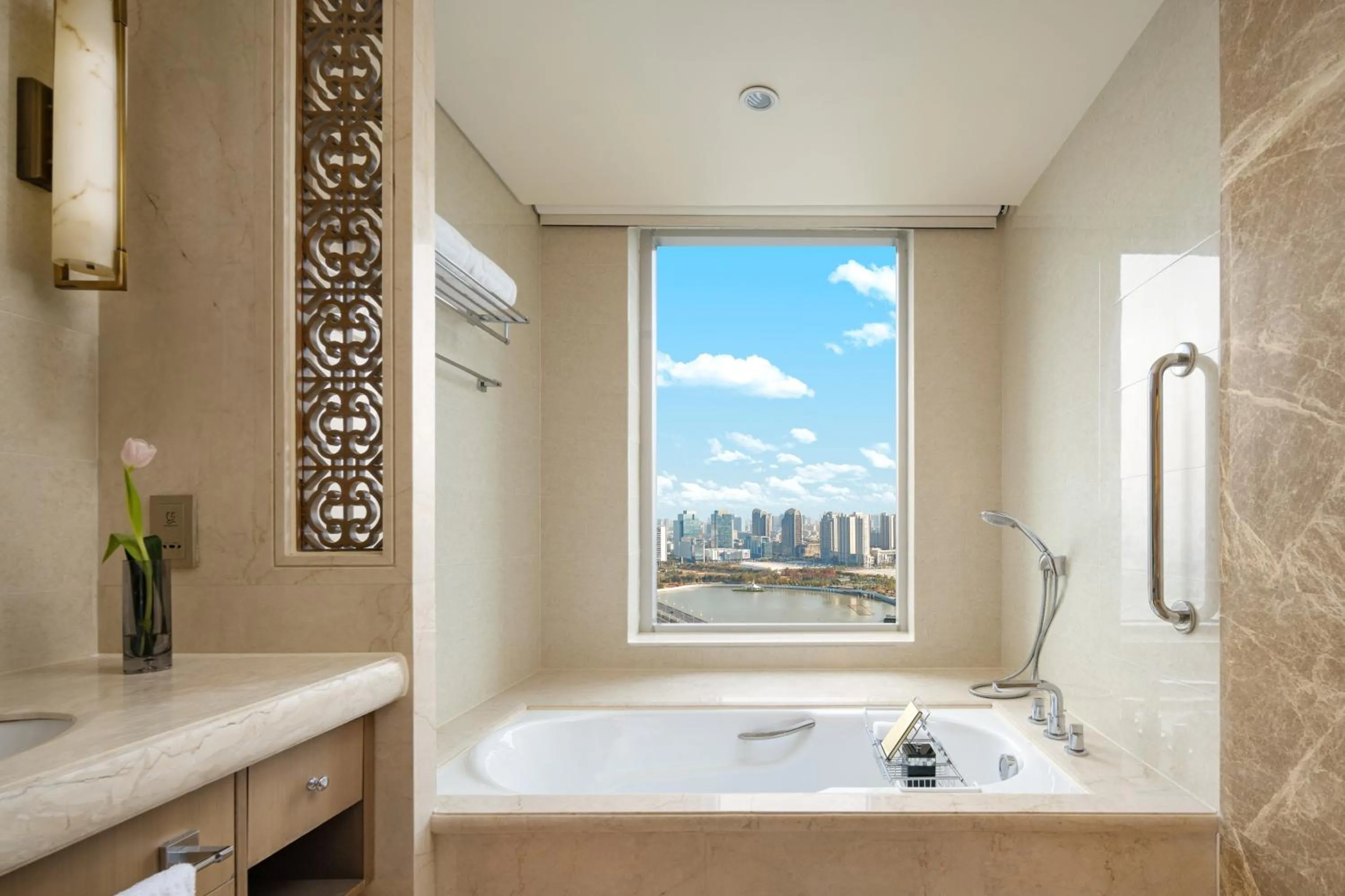 Property building in Shangri-La Yangzhou