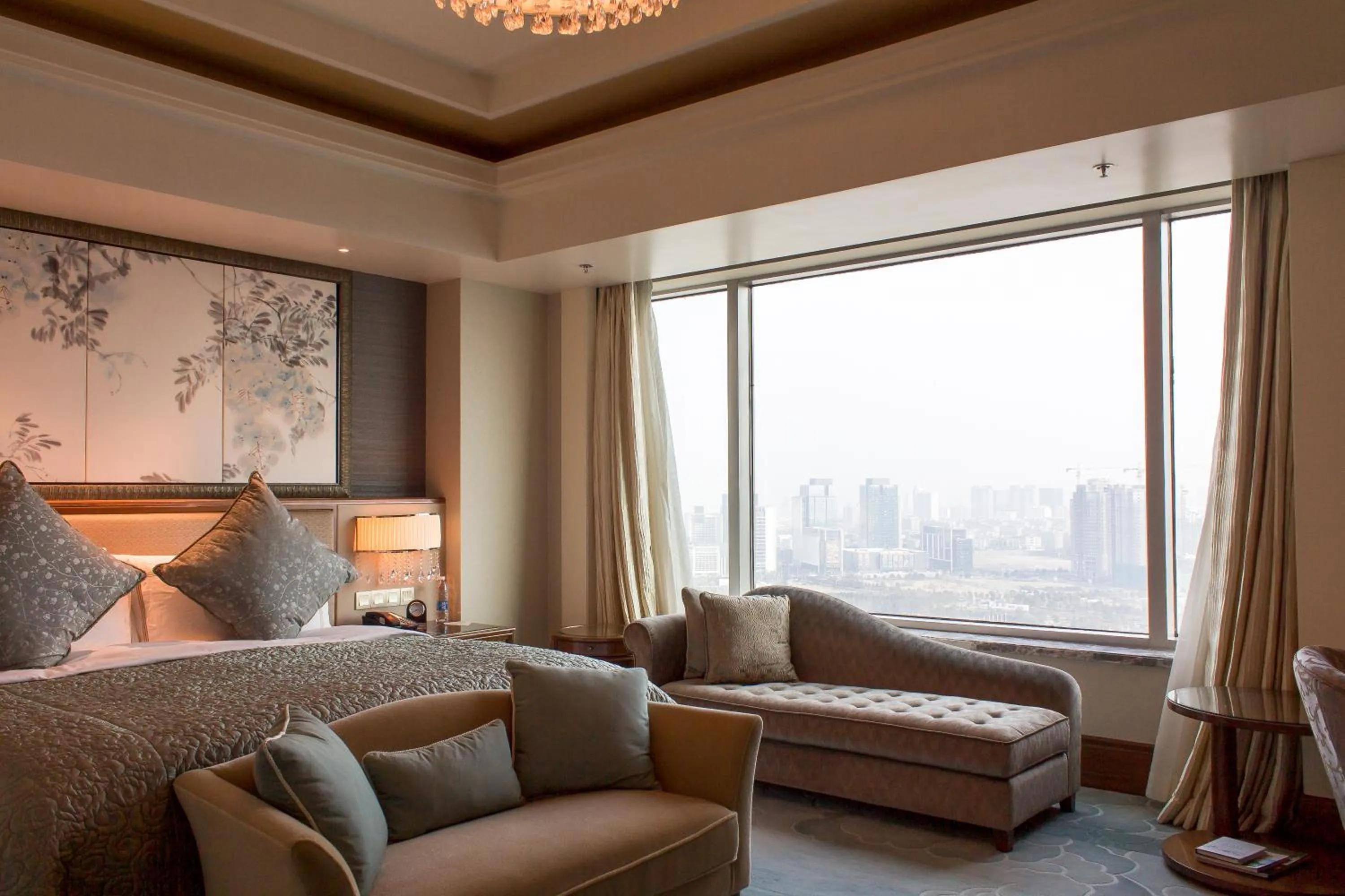 Photo of the whole room, Bed in Shangri-La Yangzhou