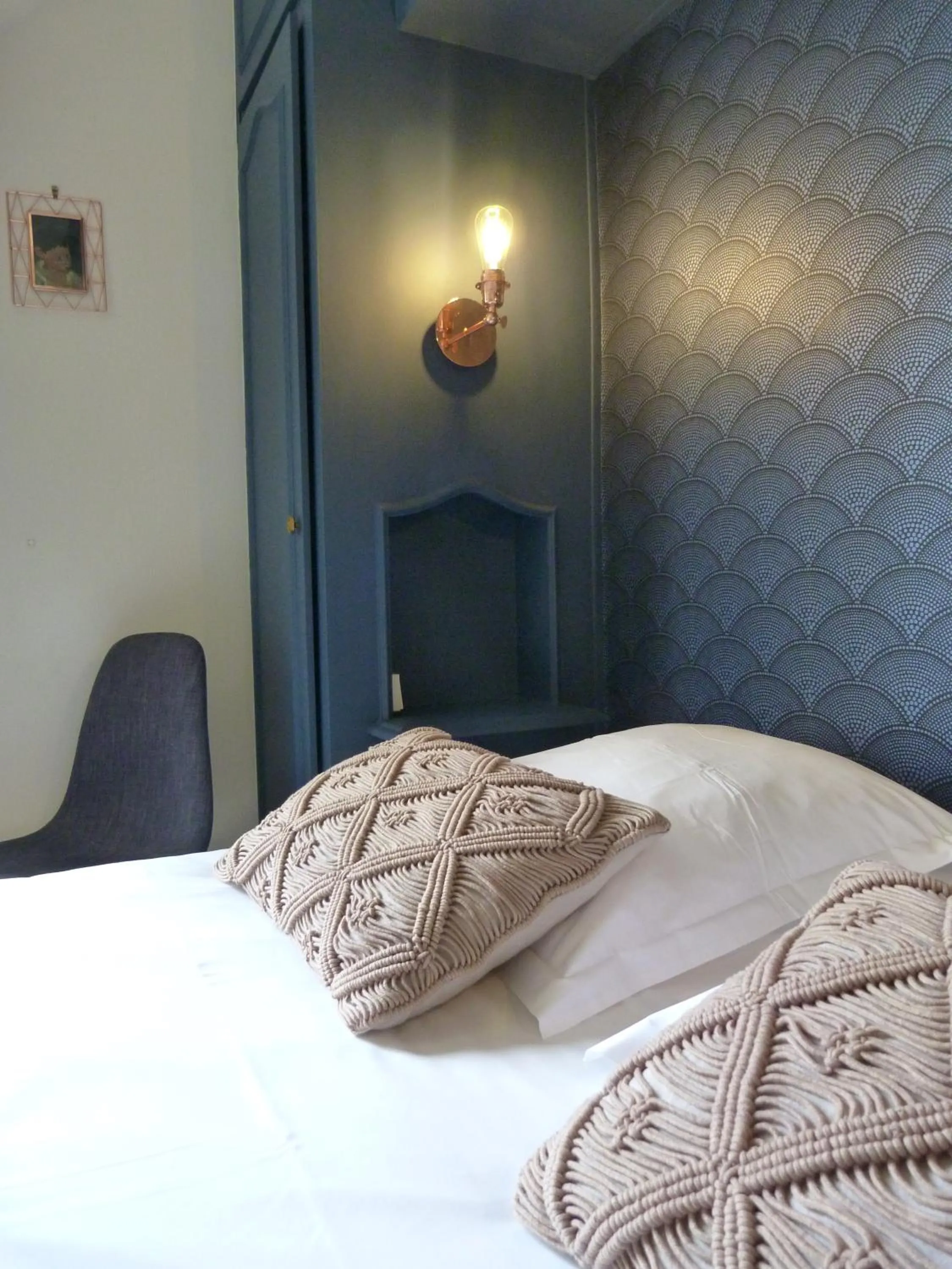 Decorative detail, Bed in Hôtel Le Bretagne