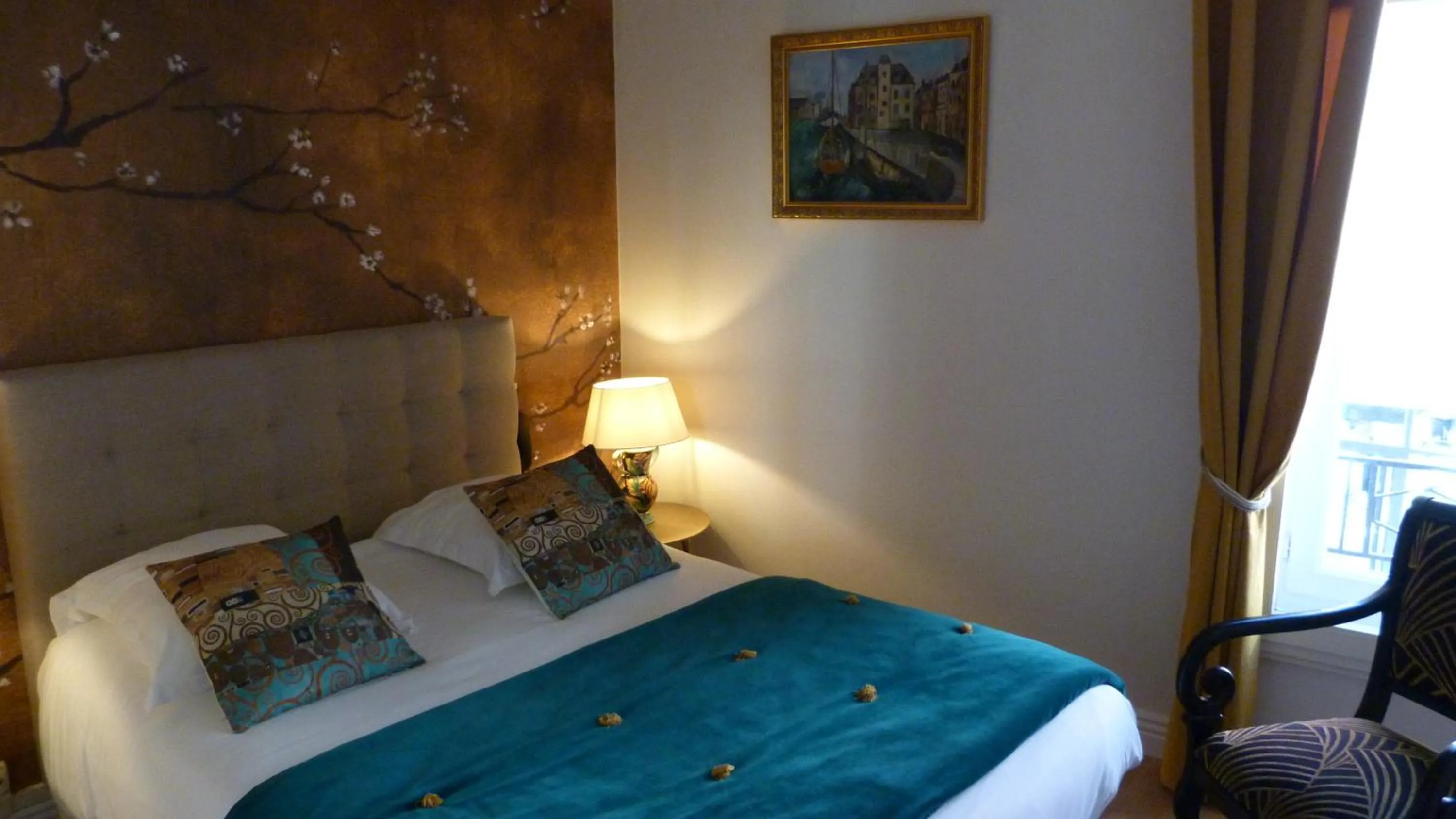 Bedroom, Bed in Hôtel Le Bretagne