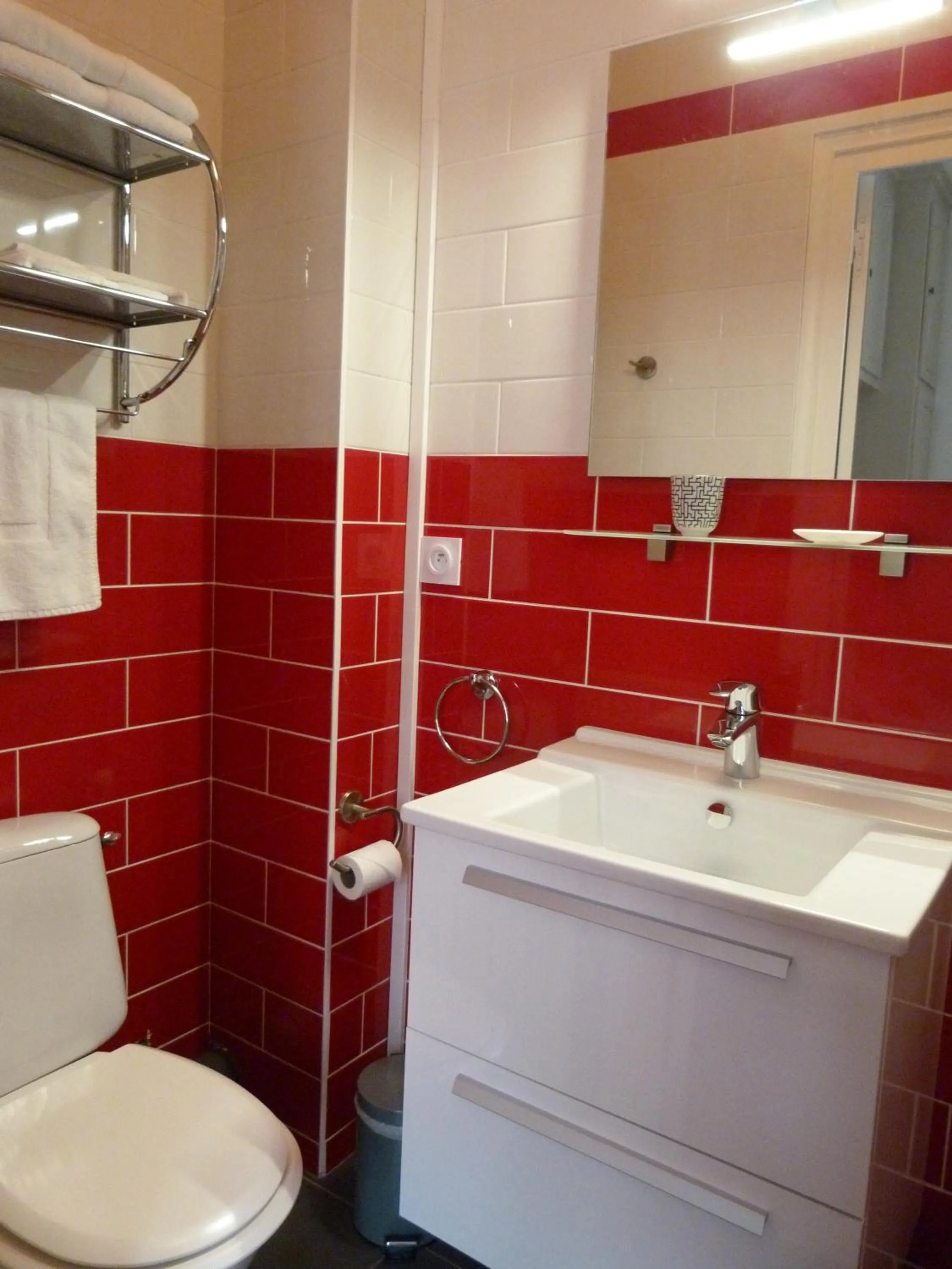 Bathroom in Hôtel Le Bretagne