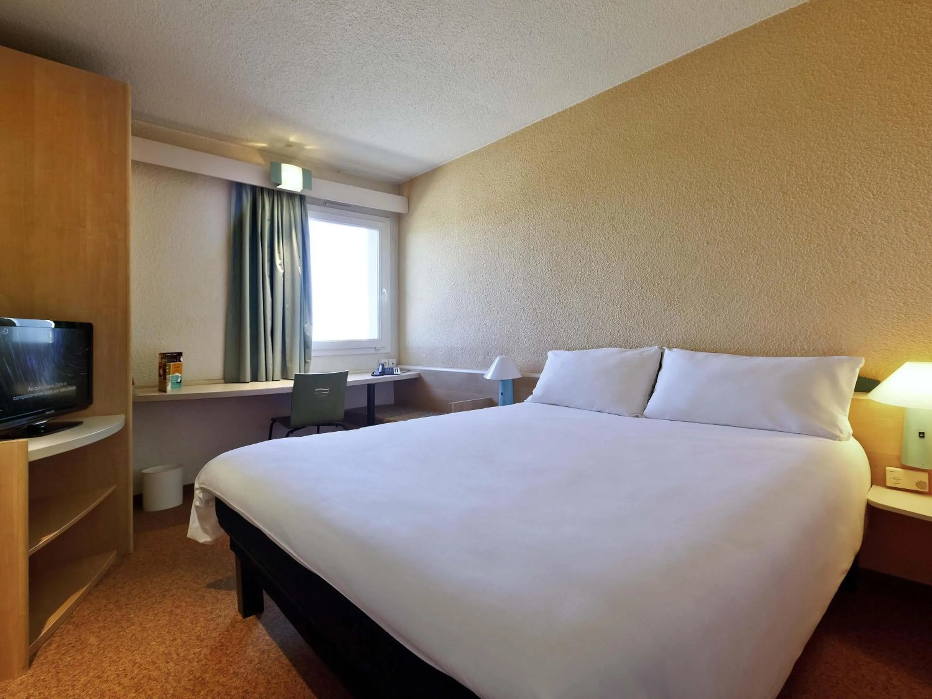 Bedroom, Bed in Hotel ibis Guimaraes