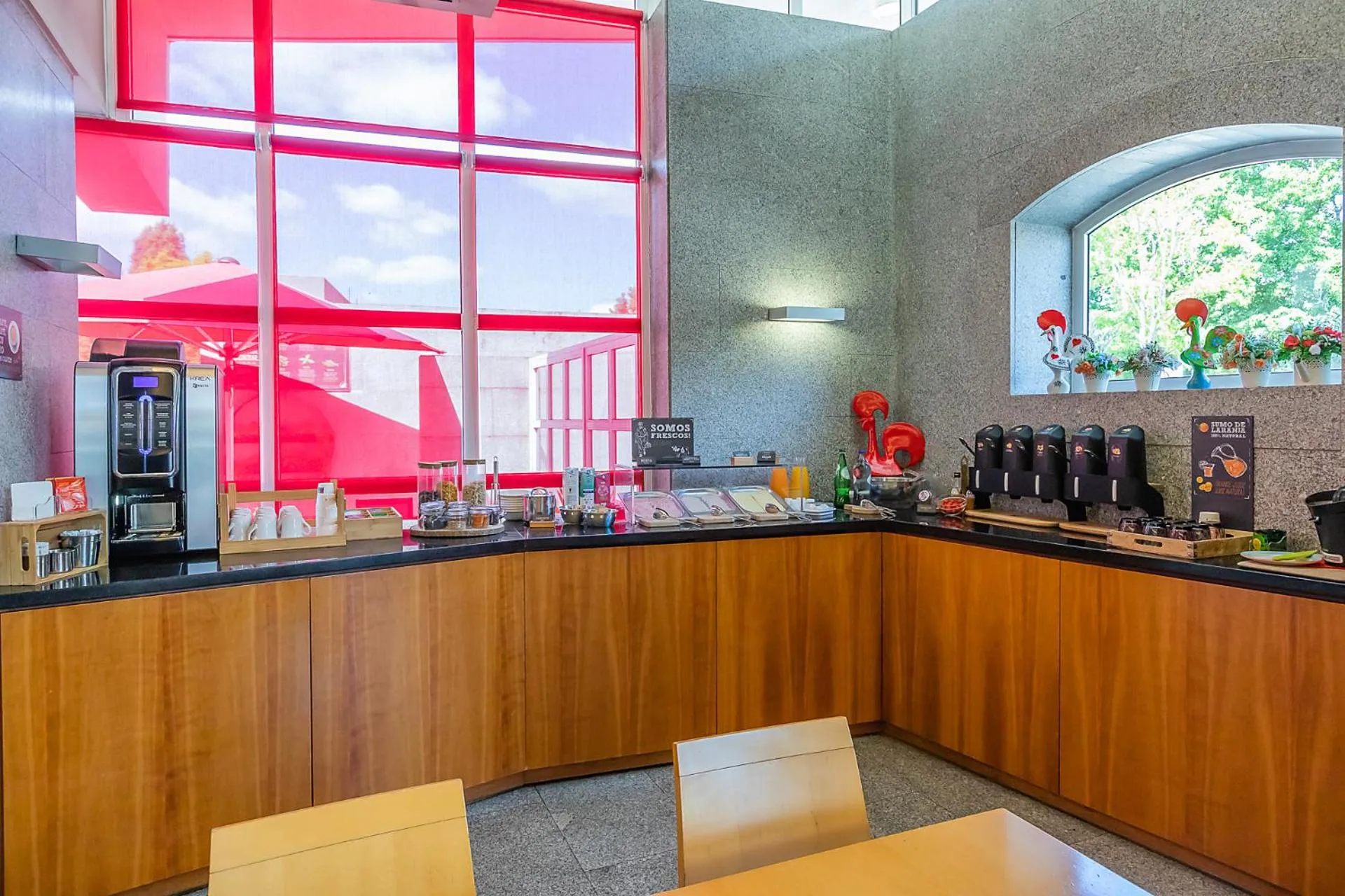 Restaurant/places to eat in Hotel ibis Guimaraes
