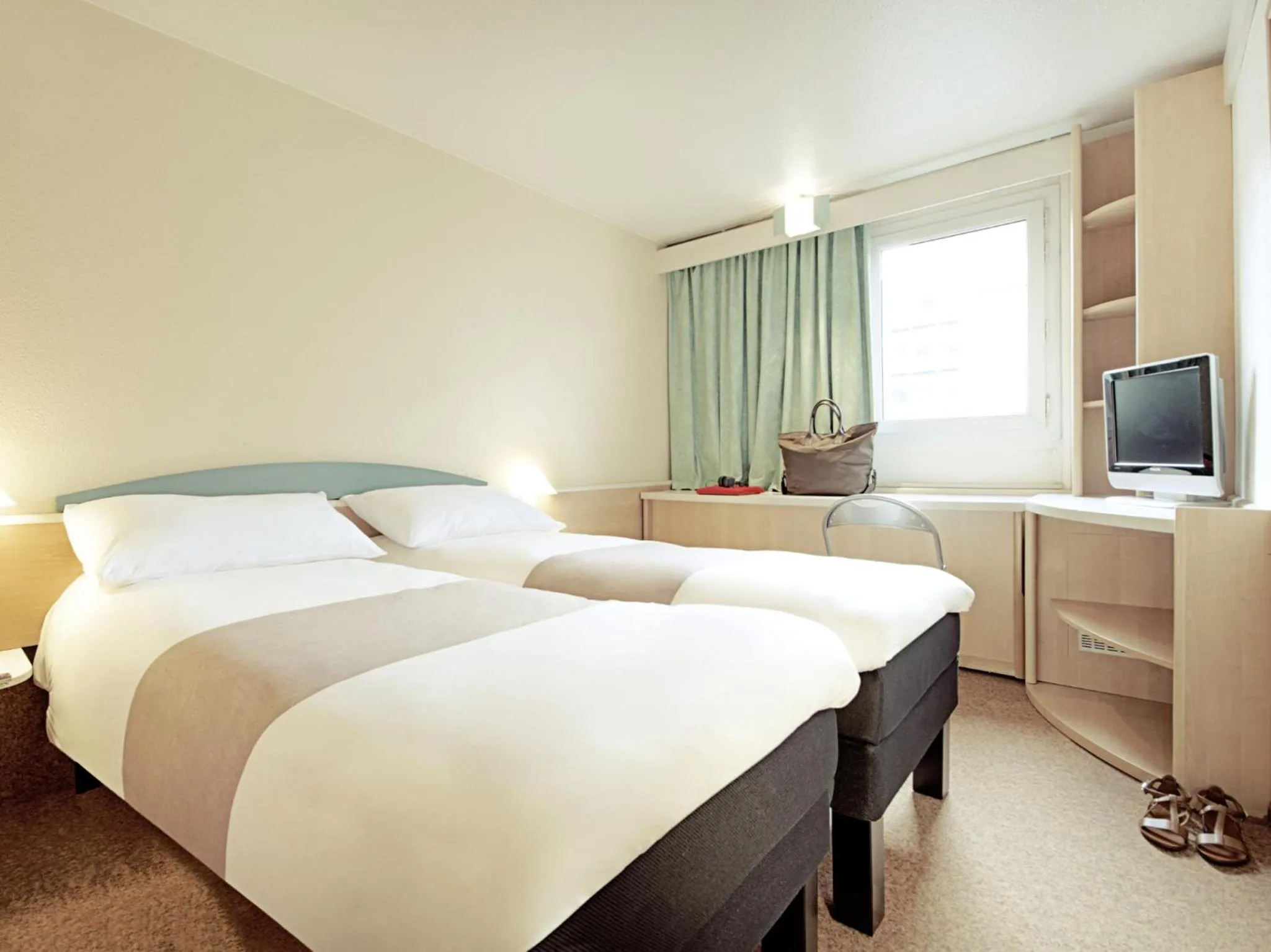 Bed in Hotel ibis Guimaraes