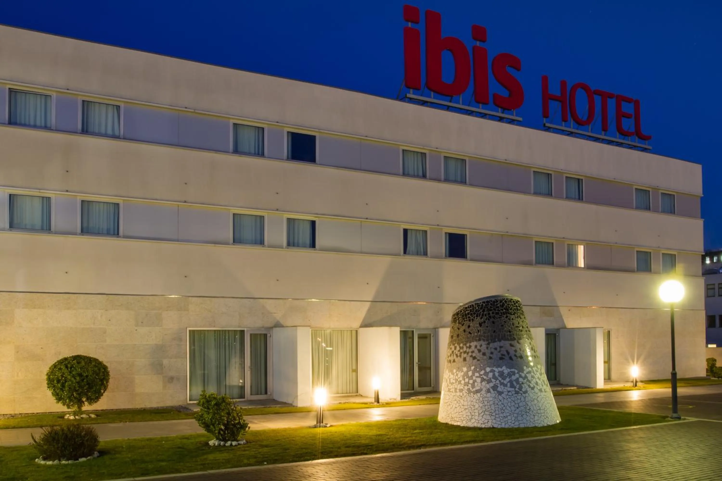 Property building in Hotel ibis Porto Sao Joao