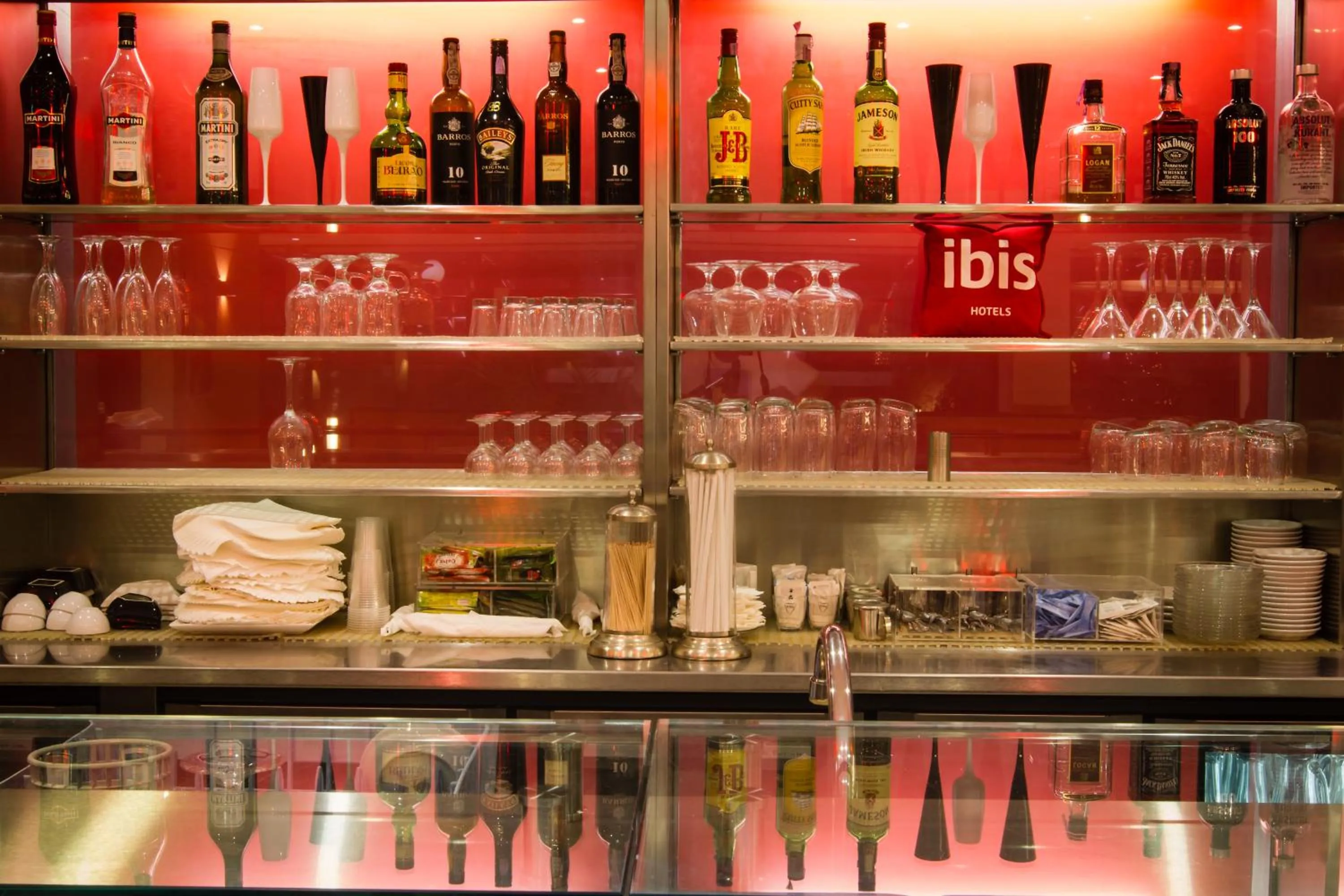 Restaurant/places to eat in Hotel ibis Porto Sao Joao