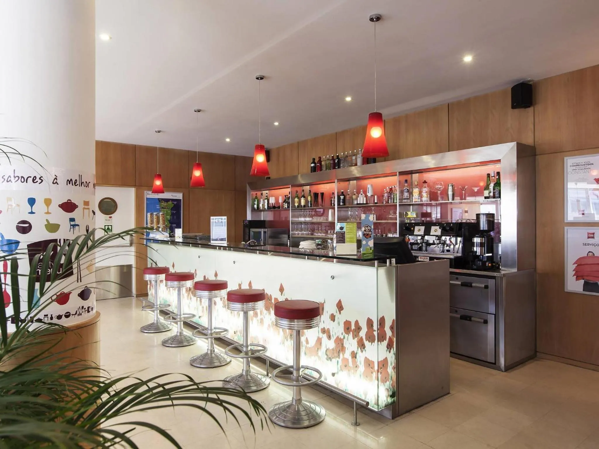 Lounge or bar in Hotel ibis Porto Sao Joao