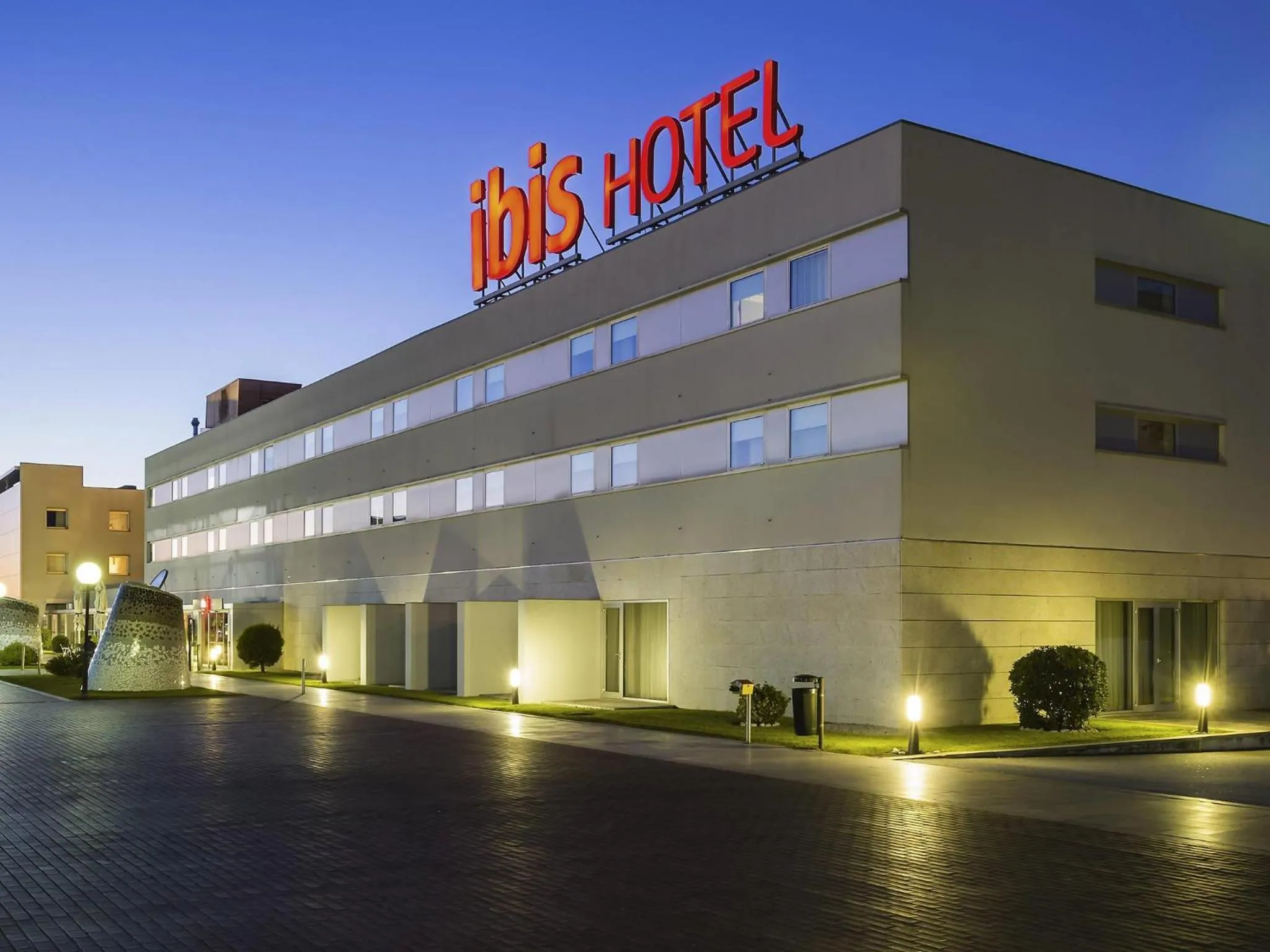 Property building in Hotel ibis Porto Sao Joao