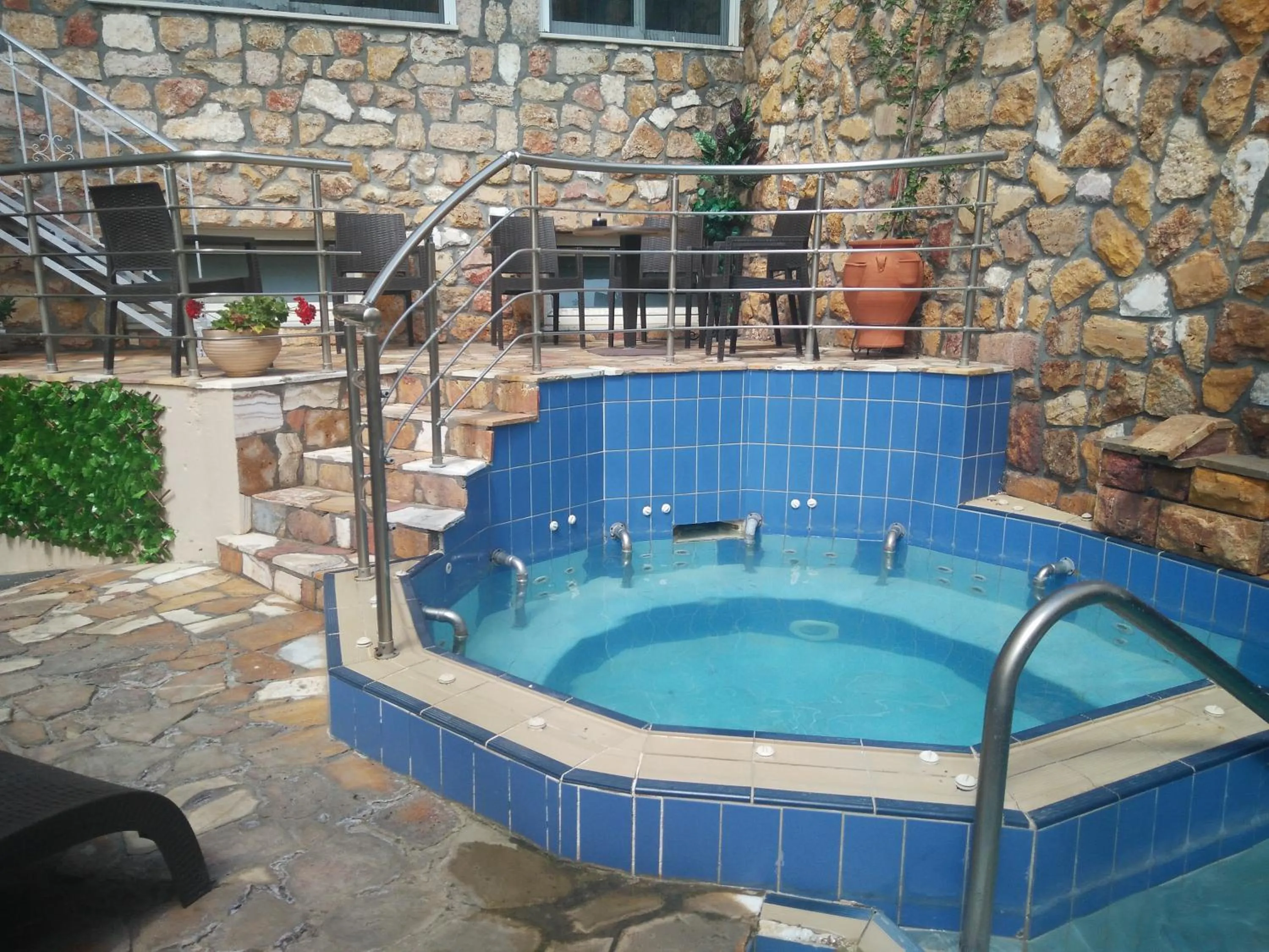 Hot Spring Bath in 9 Queens Spa Hotel