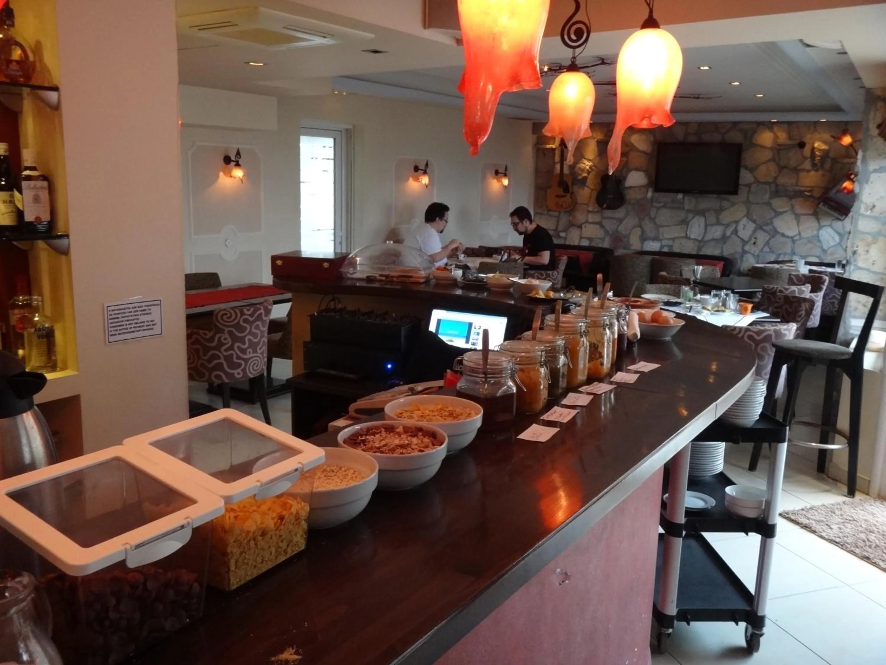 Restaurant/places to eat in 9 Queens Spa Hotel