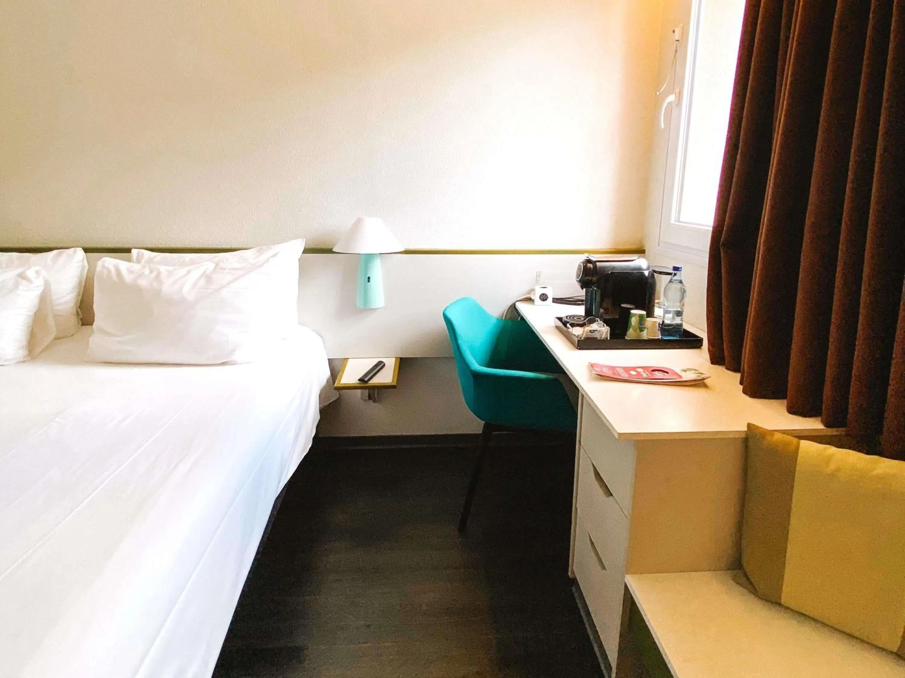 Bedroom, Bed in Hotel ibis Porto Sul Europarque