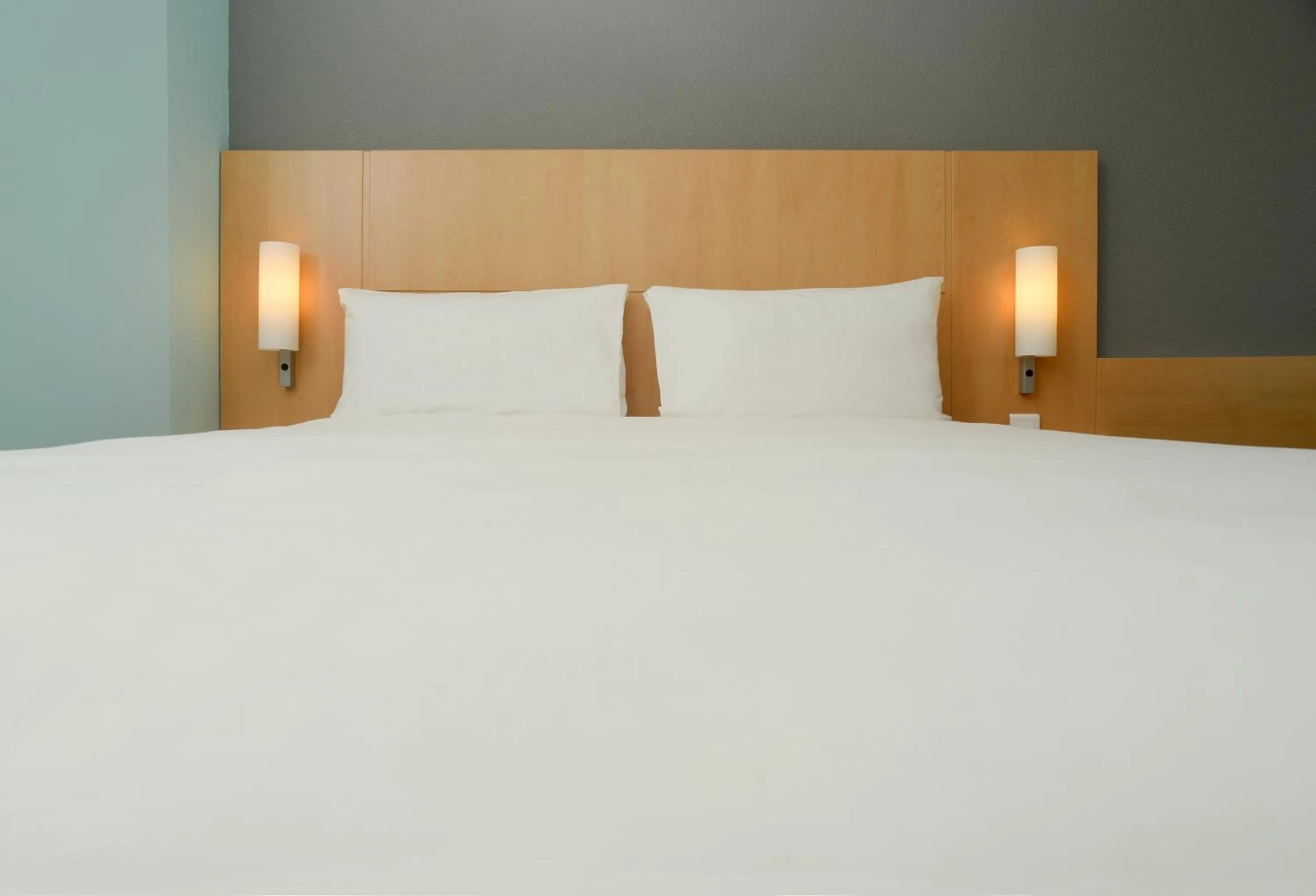 Bedroom, Bed in Hotel ibis Porto Sul Europarque