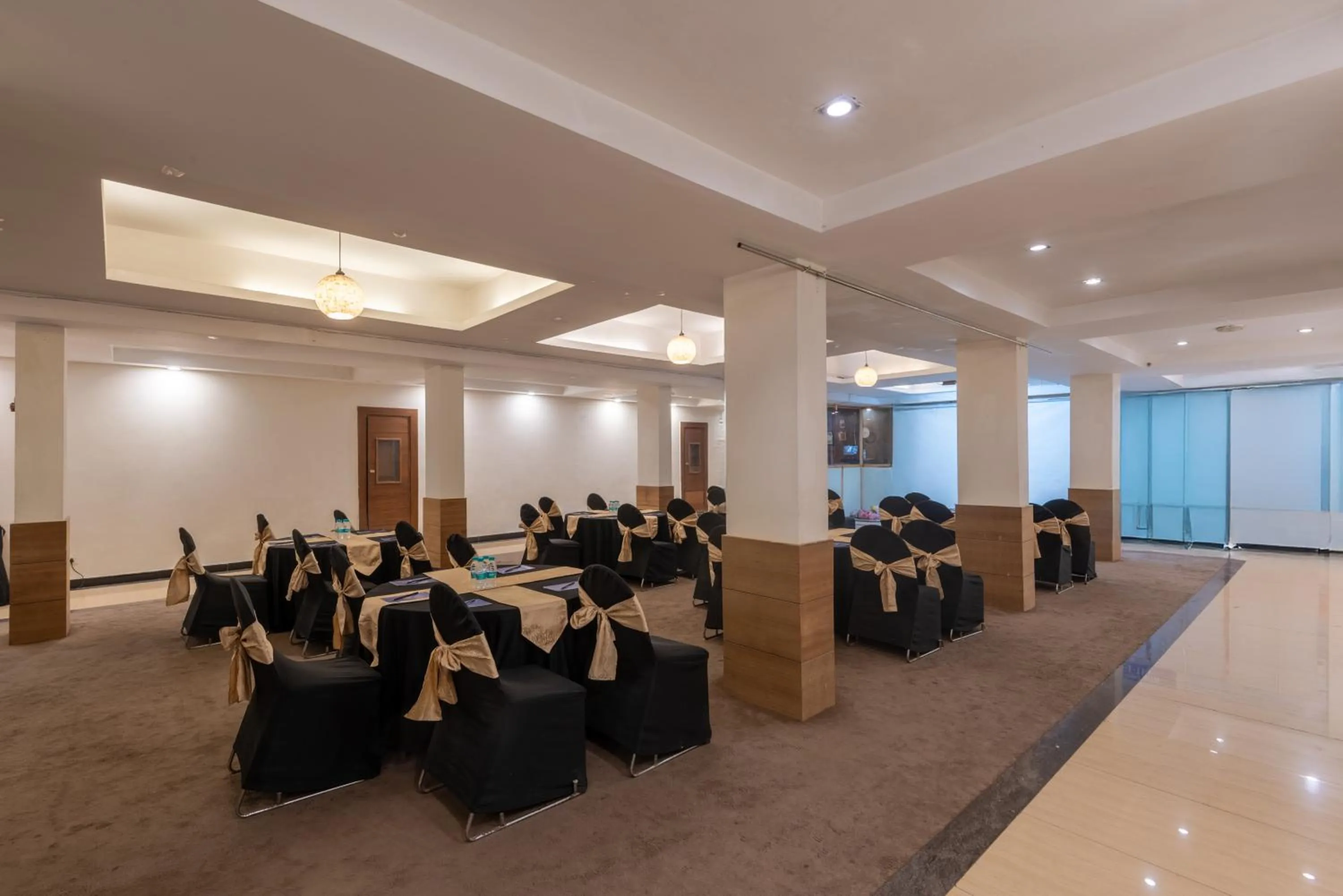 Banquet/Function facilities in Tulip Inn Green Castle Mall road