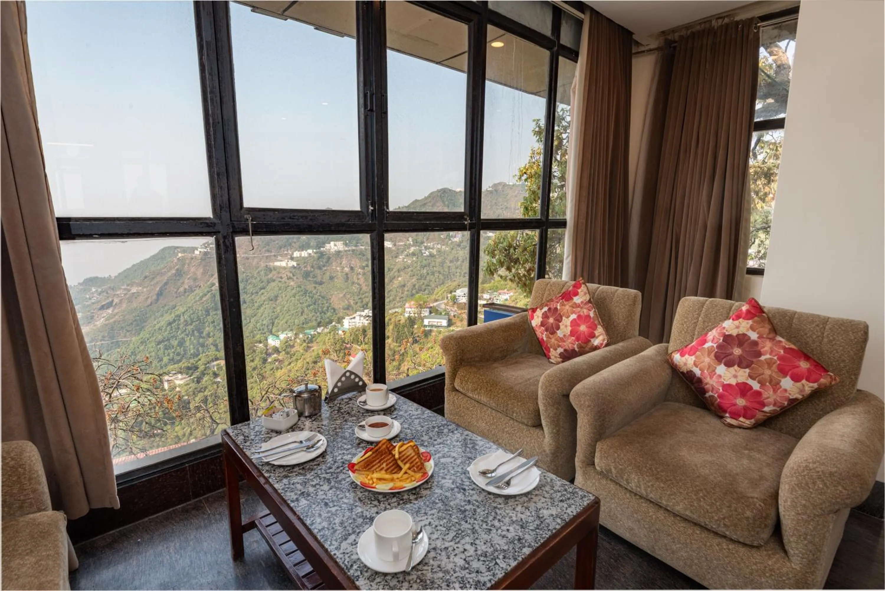 Seating area in Tulip Inn Green Castle Mall road