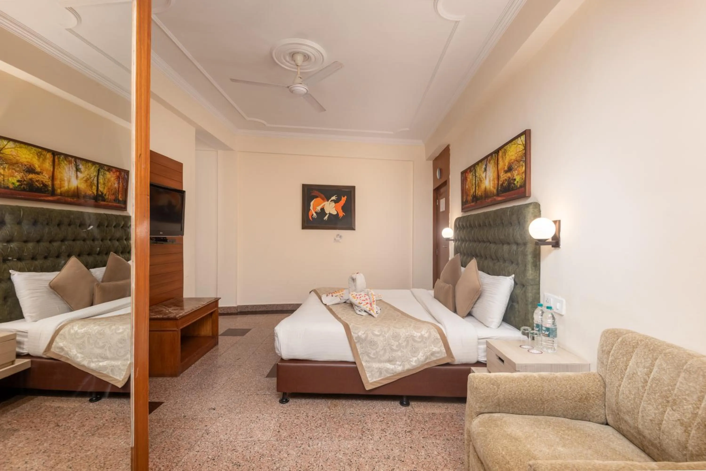 Bedroom, Bed in Tulip Inn Green Castle Mall road