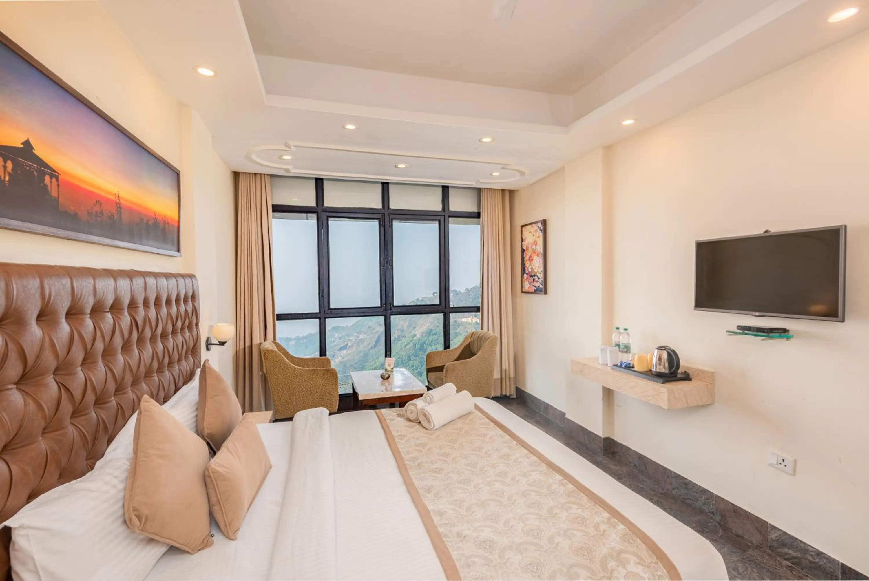 Bedroom, Bed in Tulip Inn Green Castle Mall road