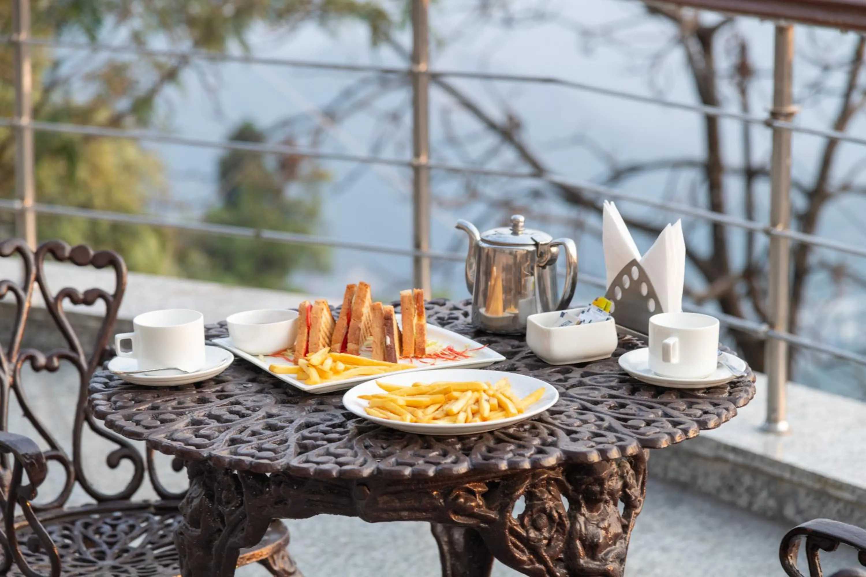 Breakfast in Tulip Inn Green Castle Mall road