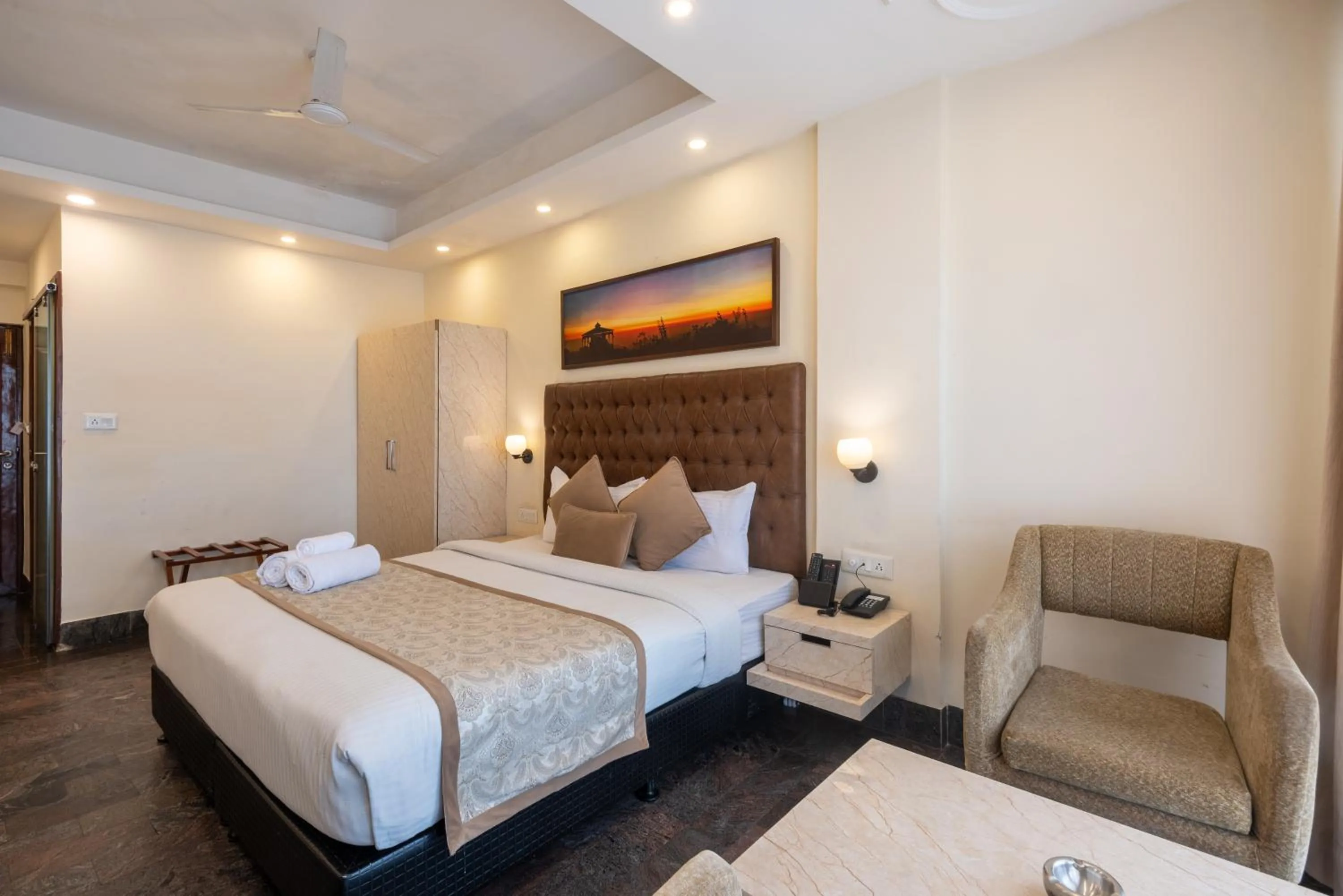 Bed in Tulip Inn Green Castle Mall road