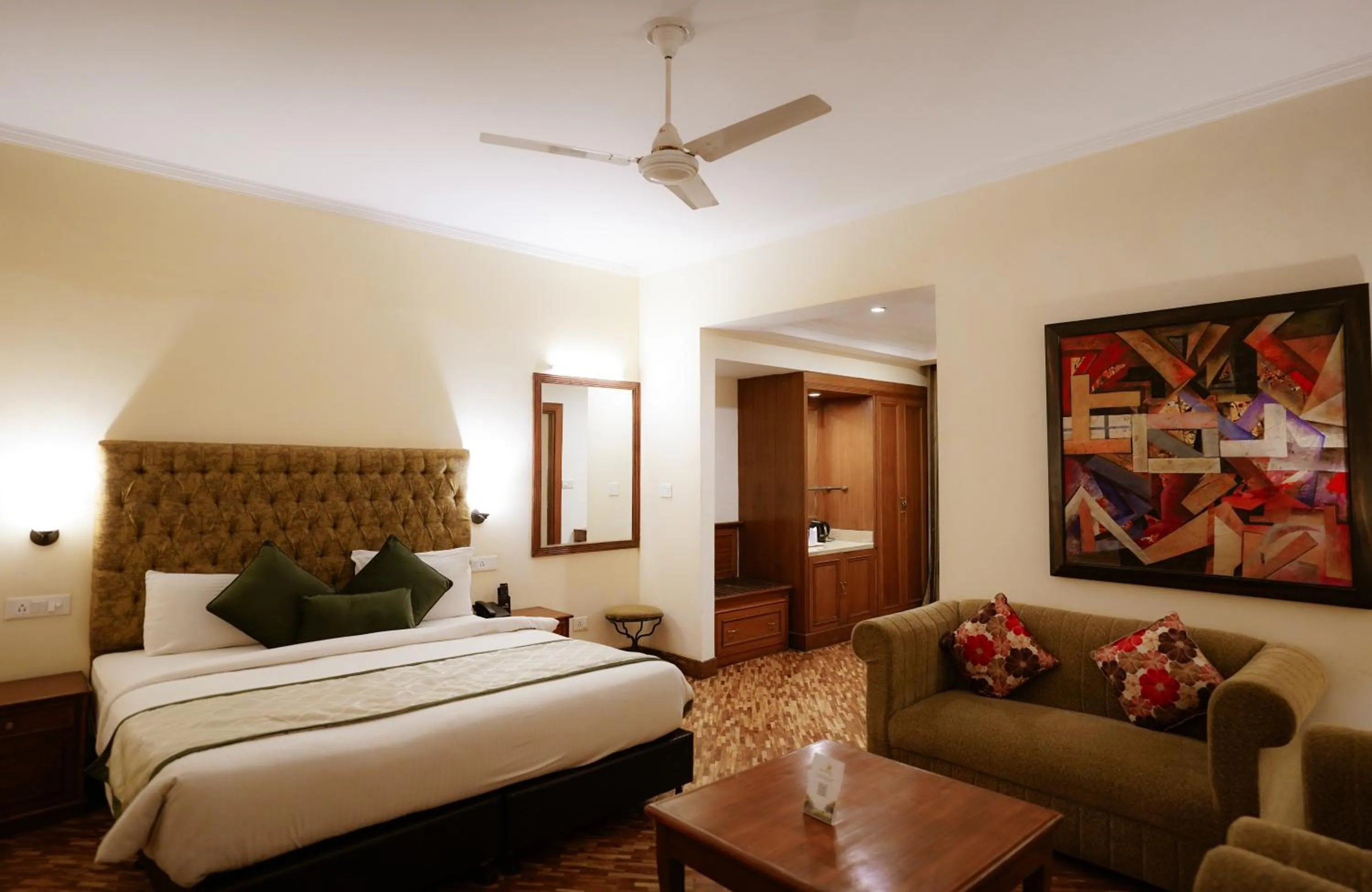 Bedroom, Bed in Tulip Inn Green Castle Mall road