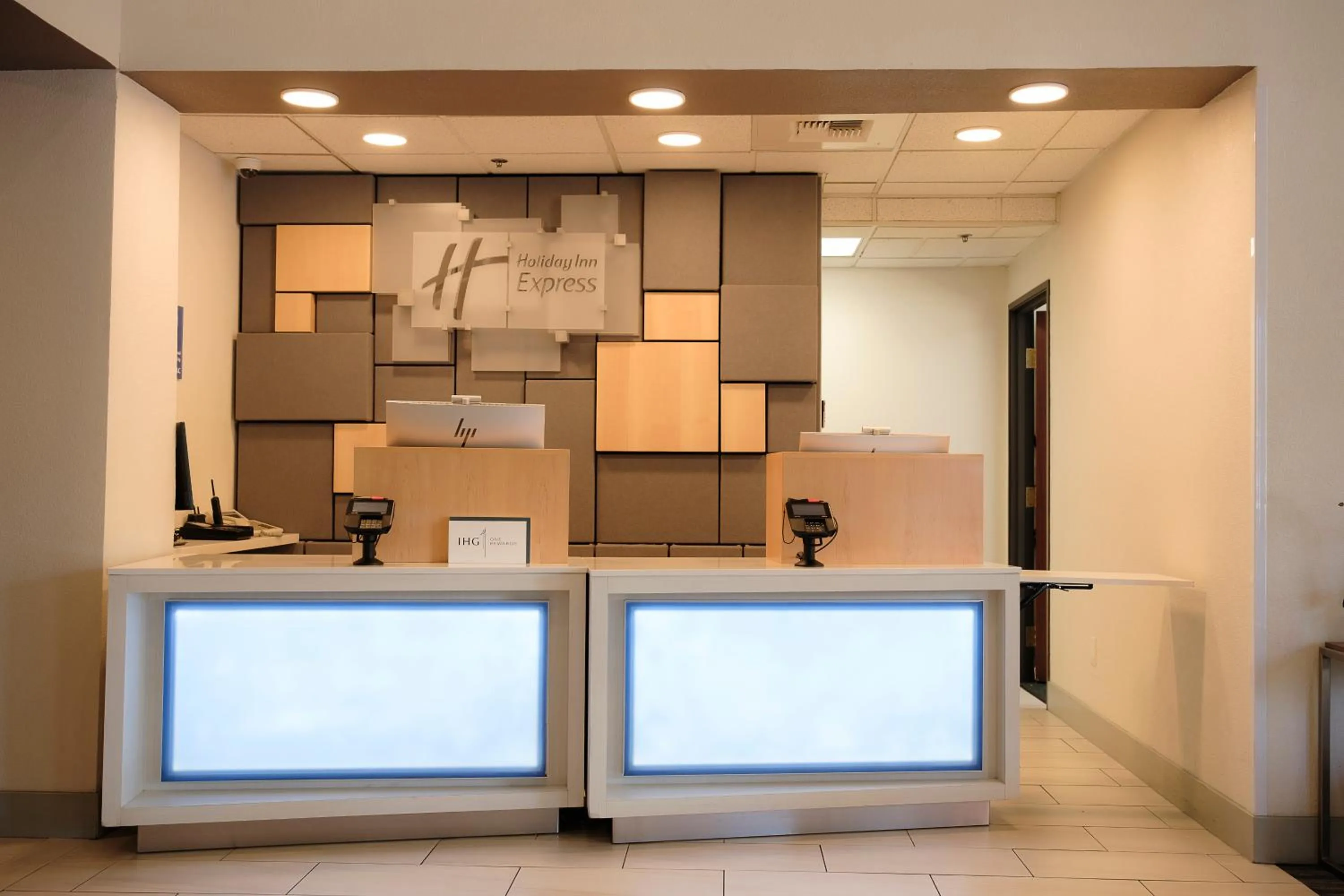 Lobby or reception in Holiday Inn Express Davis-University Area by IHG