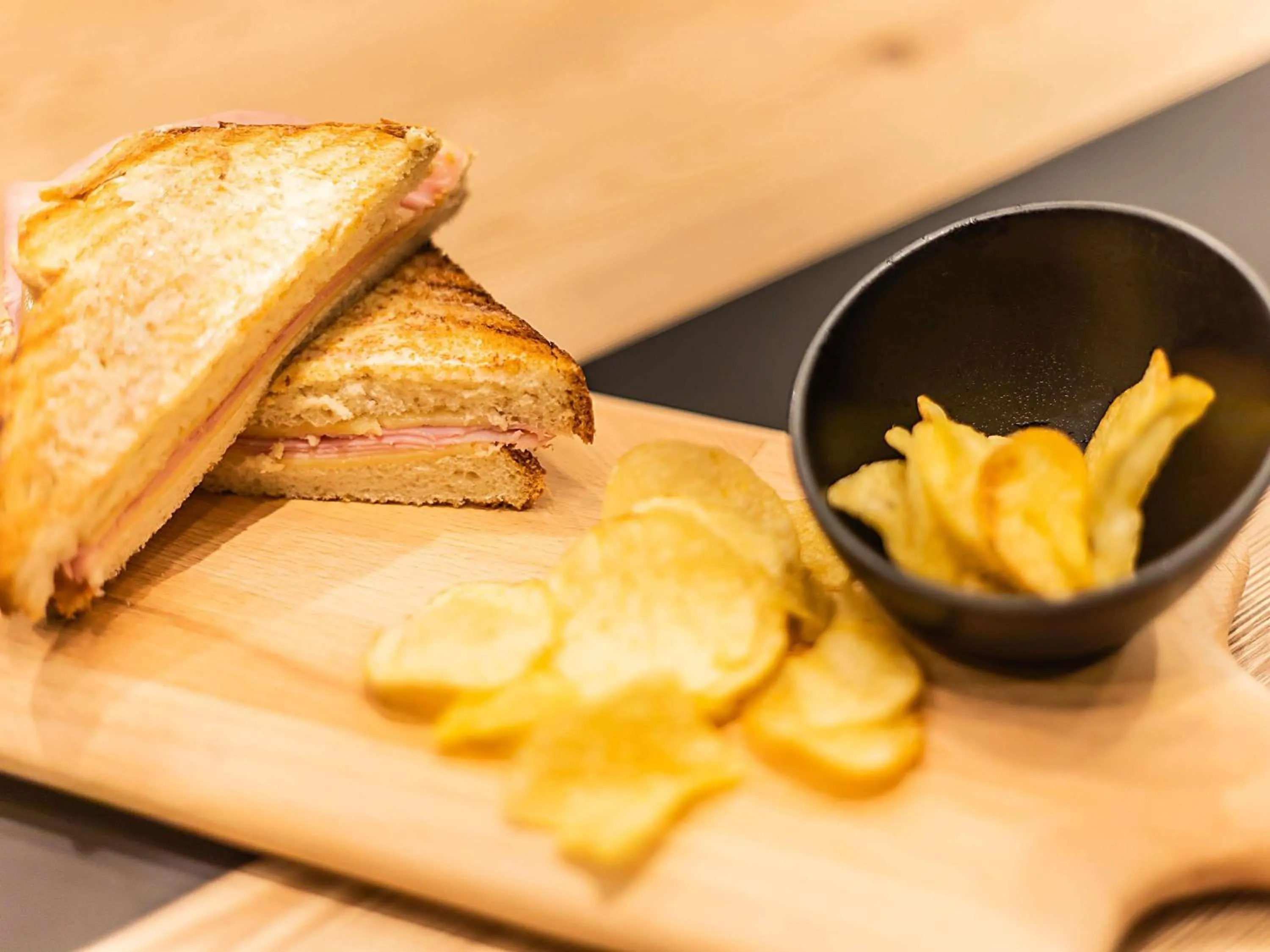 Lounge or bar in Hotel ibis Bragança