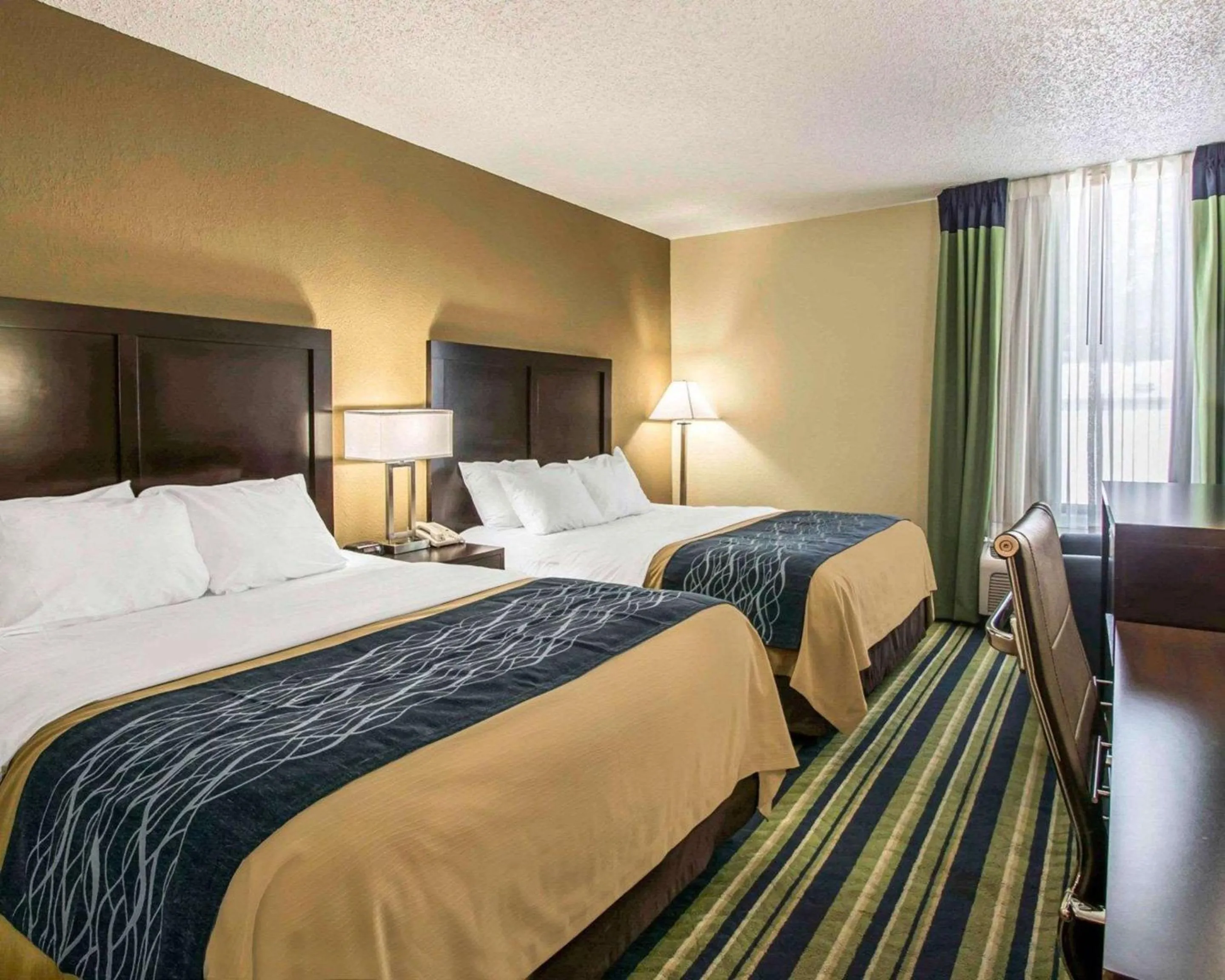 Photo of the whole room, Bed in Comfort Inn & Suites Lantana - West Palm Beach South