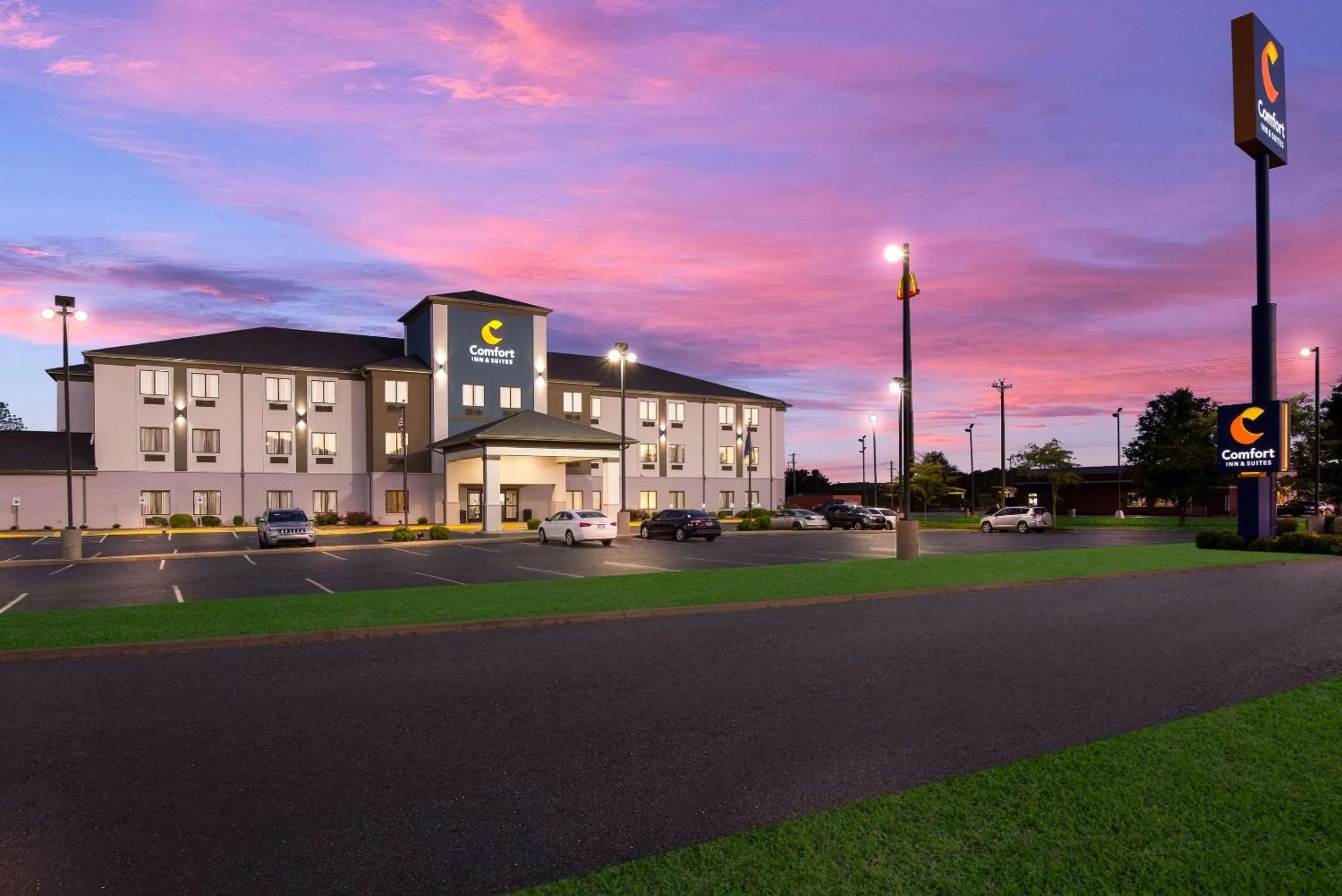 Property building in Comfort Inn & Suites Cave City